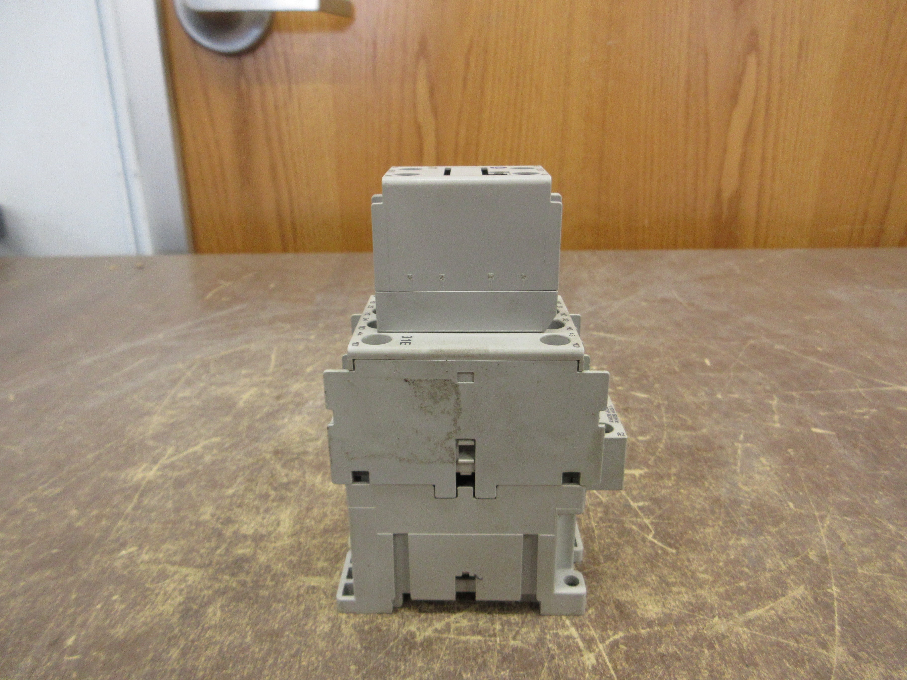 Allen-Bradley Contactor 700-CF310* Ser. A 120V Coil 600V 25A Used