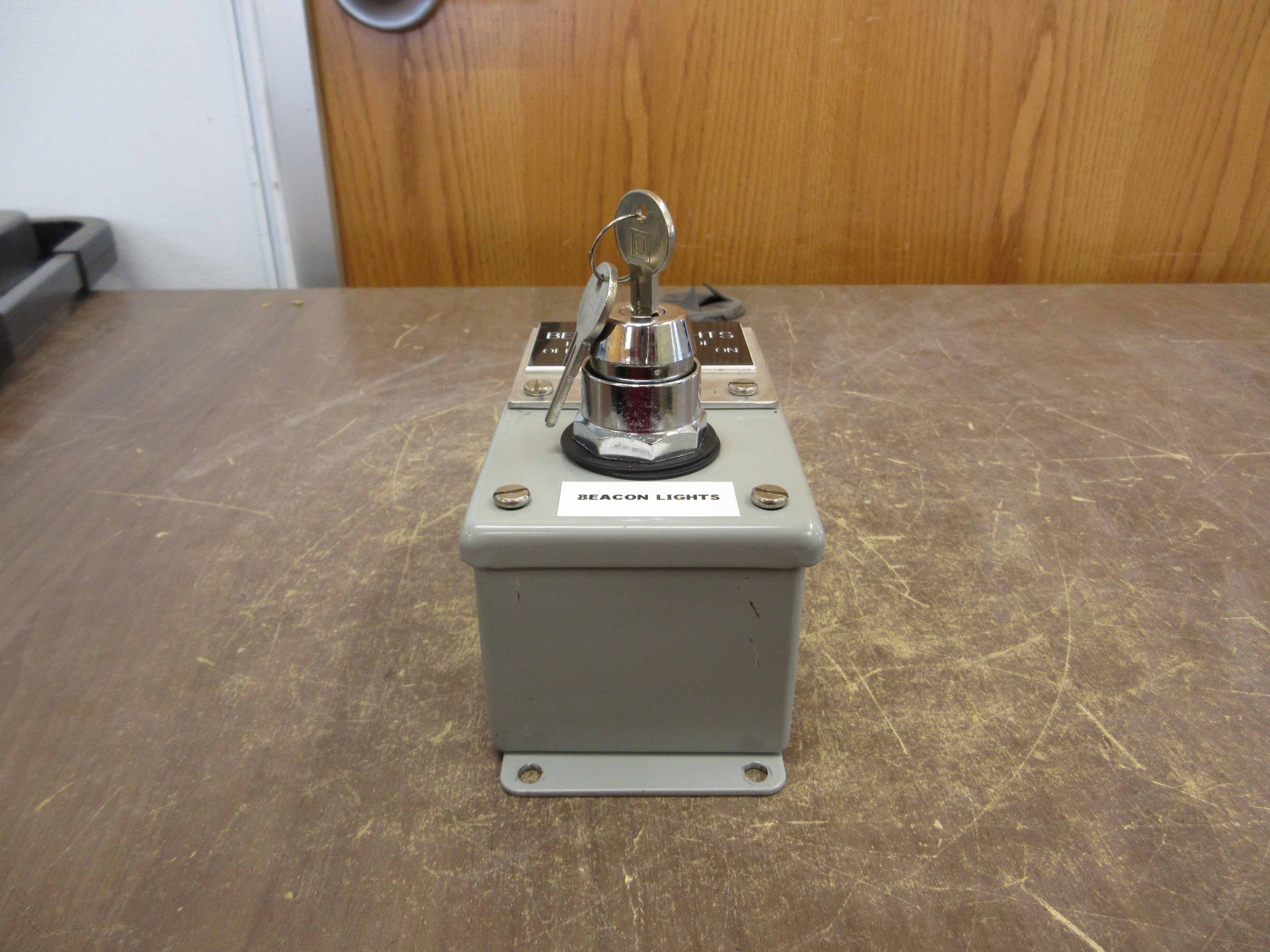 Square D Enclosed Keyed Switch 9001 KA1 Ser. K Type 12, 13 Enclosure Used