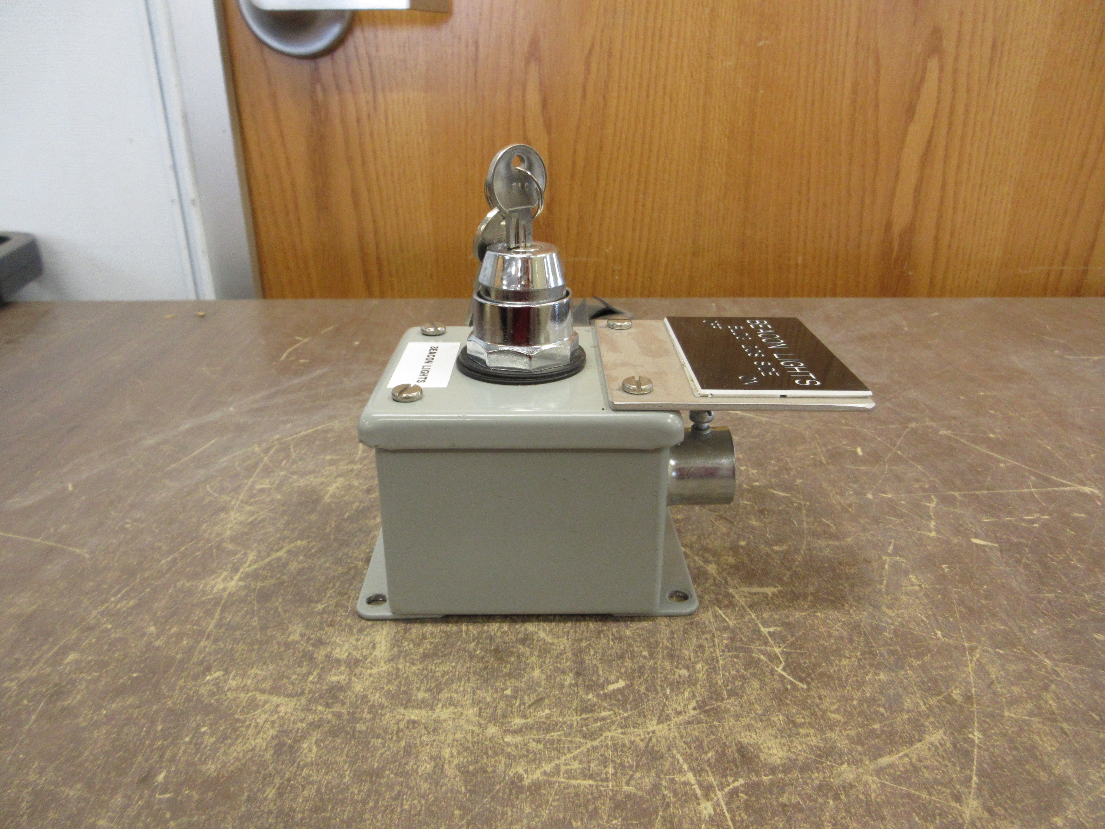 Square D Enclosed Keyed Switch 9001 KA1 Ser. K Type 12, 13 Enclosure Used