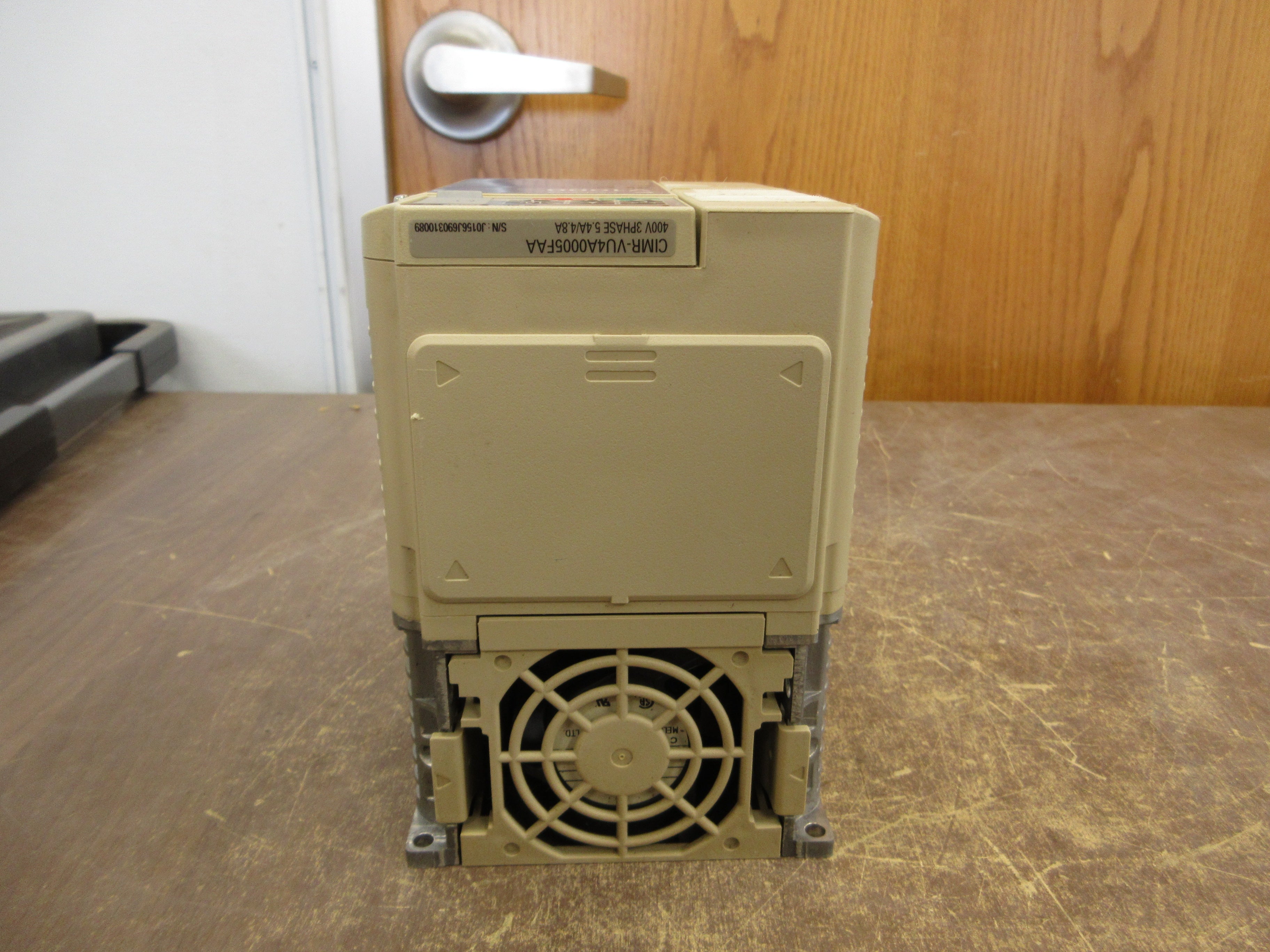 Yaskawa V1000 AC Drive CIMR-VU4A0005FAA Rev. D 3HP 3Ph Vent Cover Used