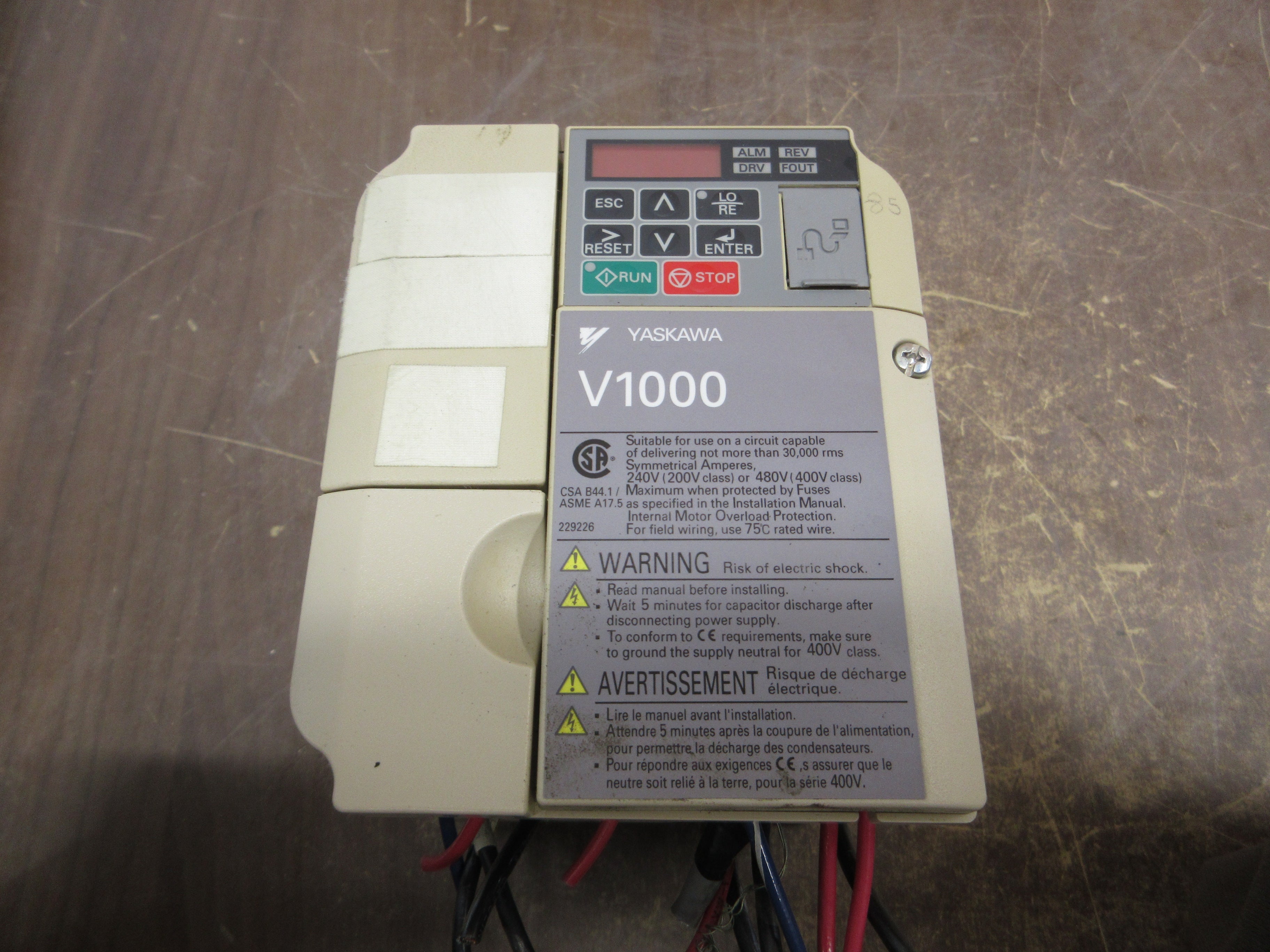 Yaskawa V1000 AC Drive CIMR-VU4A0005FAA Rev. D 3HP 3Ph Vent Cover Used