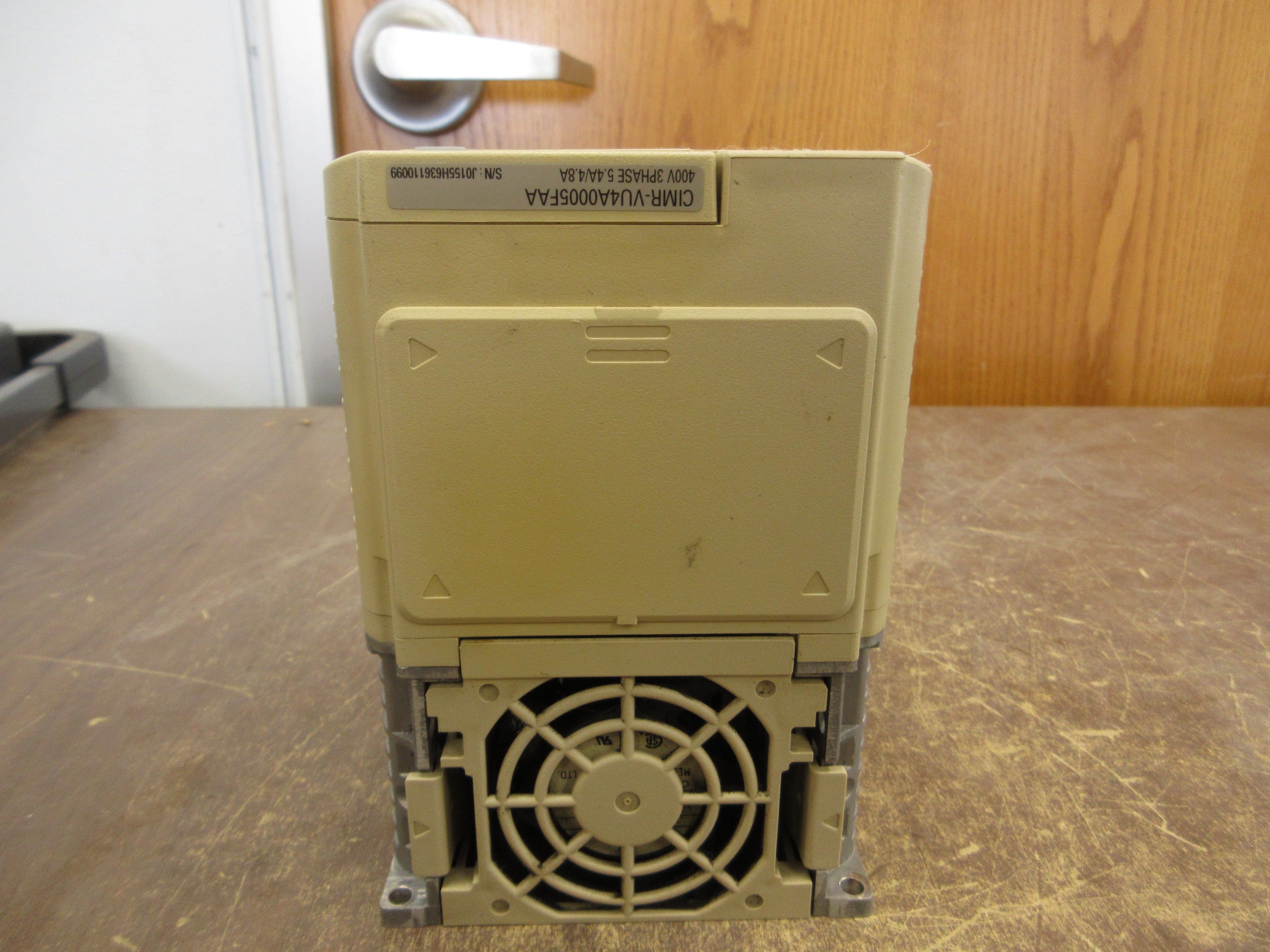 Yaskawa V1000 AC Drive CIMR-VU4A0005FAA Rev. D 3HP 3Ph Vent Cover Used
