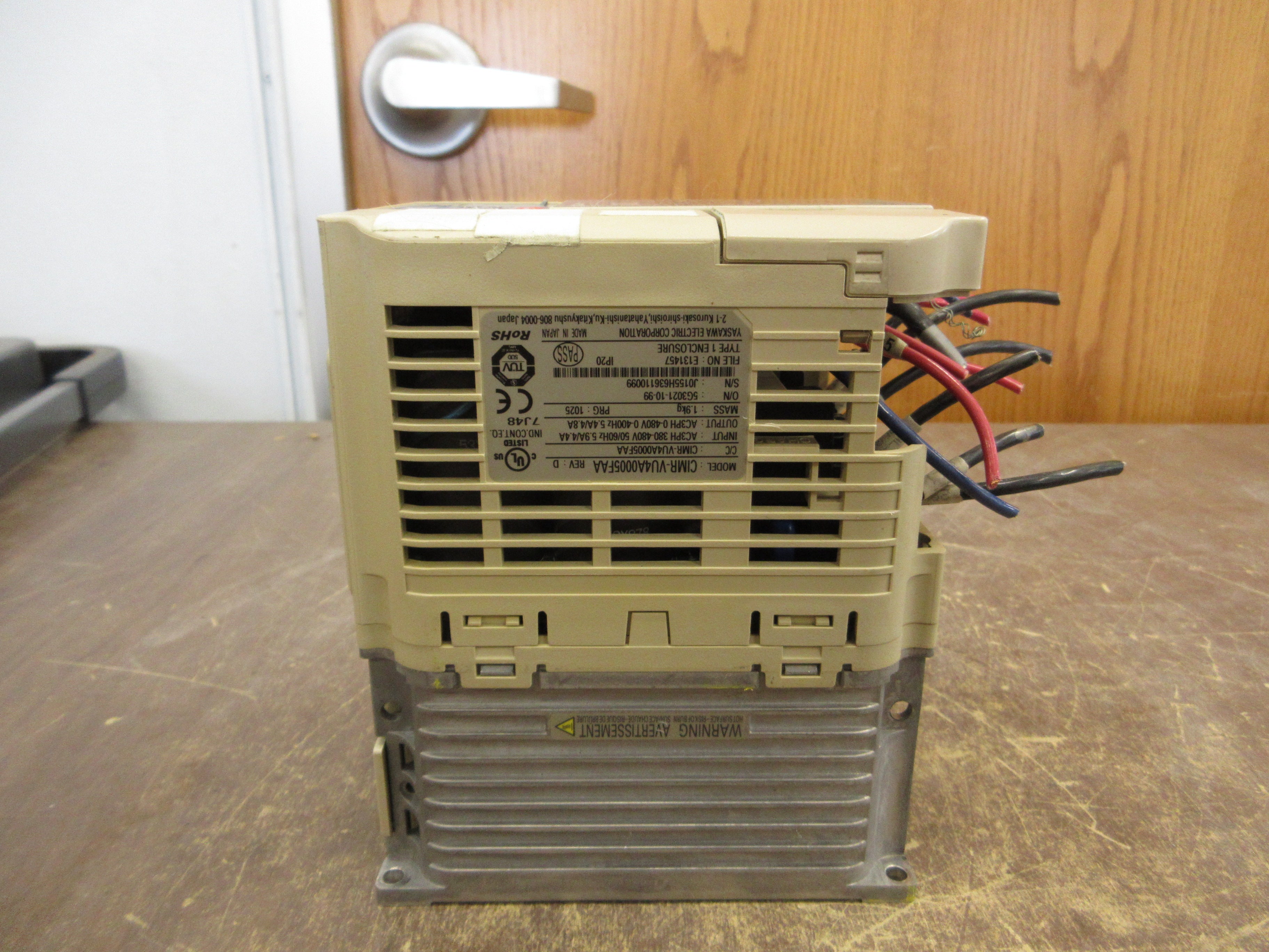 Yaskawa V1000 AC Drive CIMR-VU4A0005FAA Rev. D 3HP 3Ph Vent Cover Used