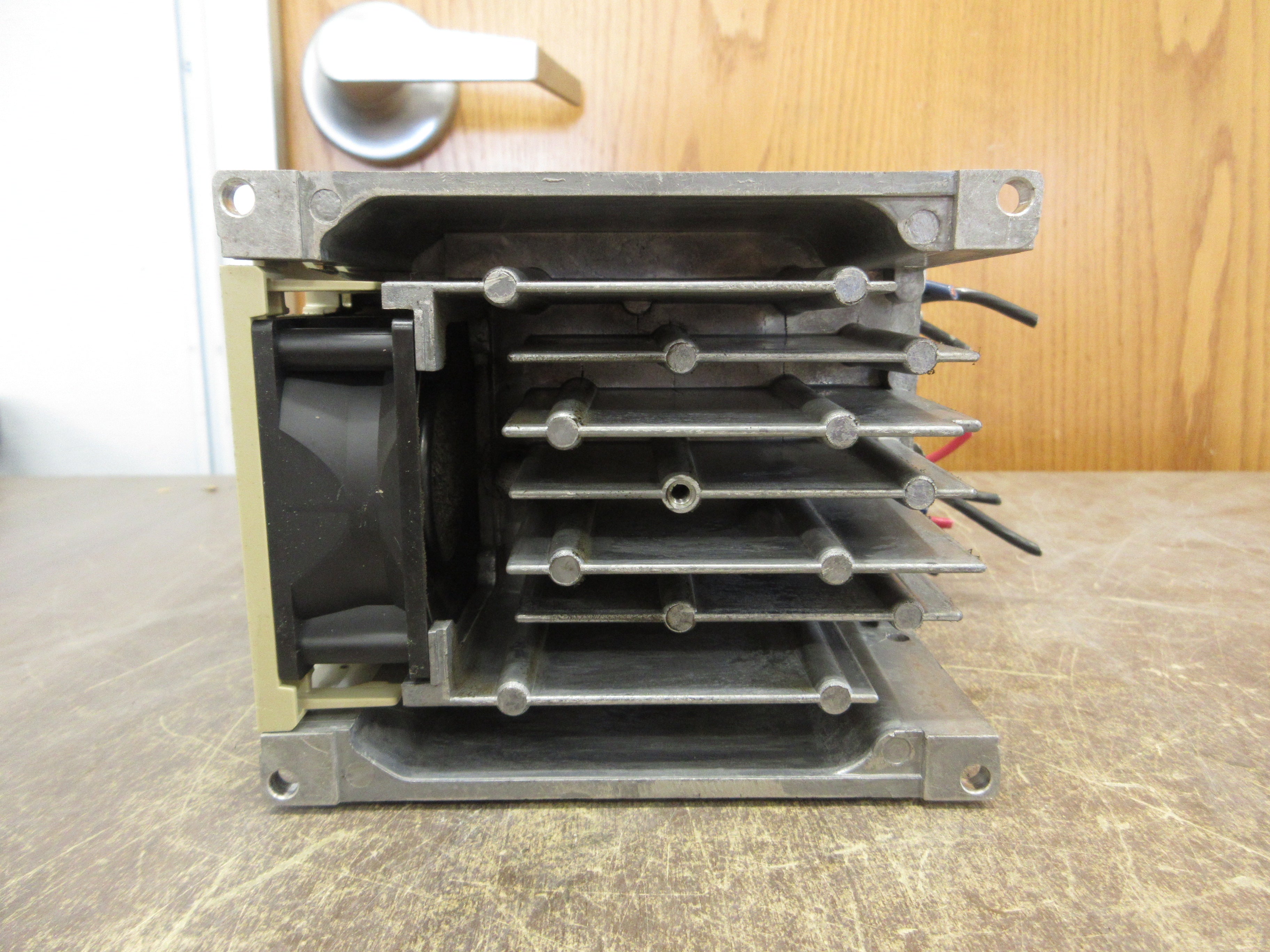Yaskawa V1000 AC Drive CIMR-VU4A0005FAA Rev. D 3HP 3Ph Vent Cover Used