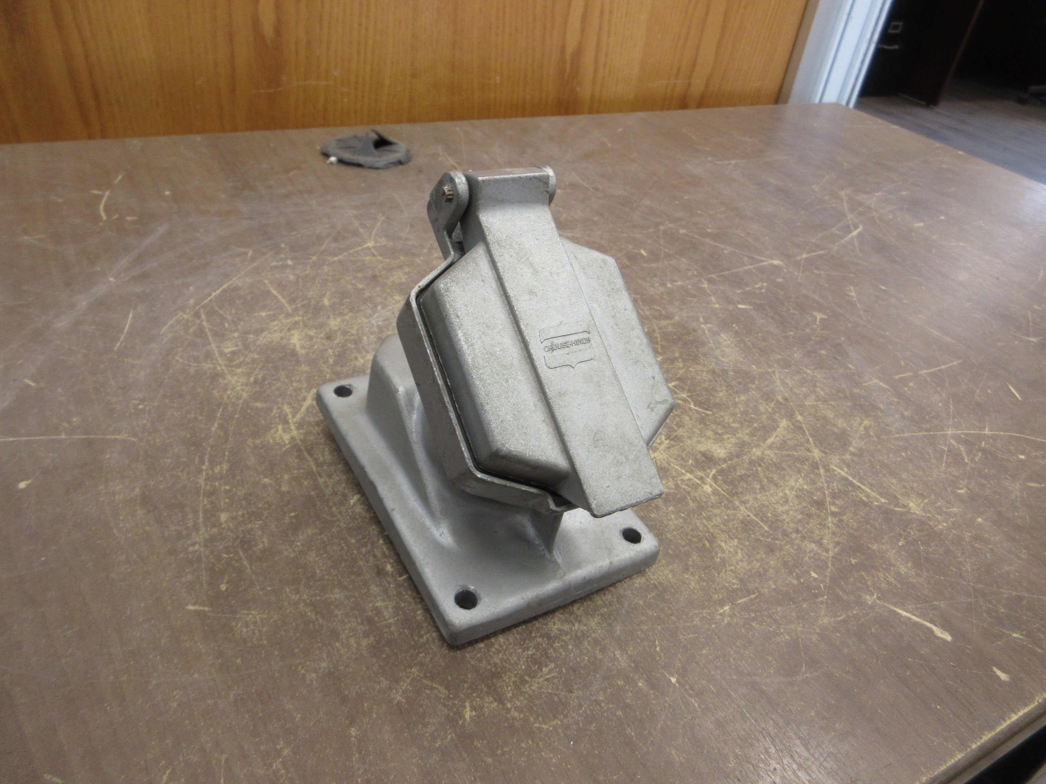 Crouse-Hinds Receptacle CPS152R 20A 125-250VAC 2W 3P Used