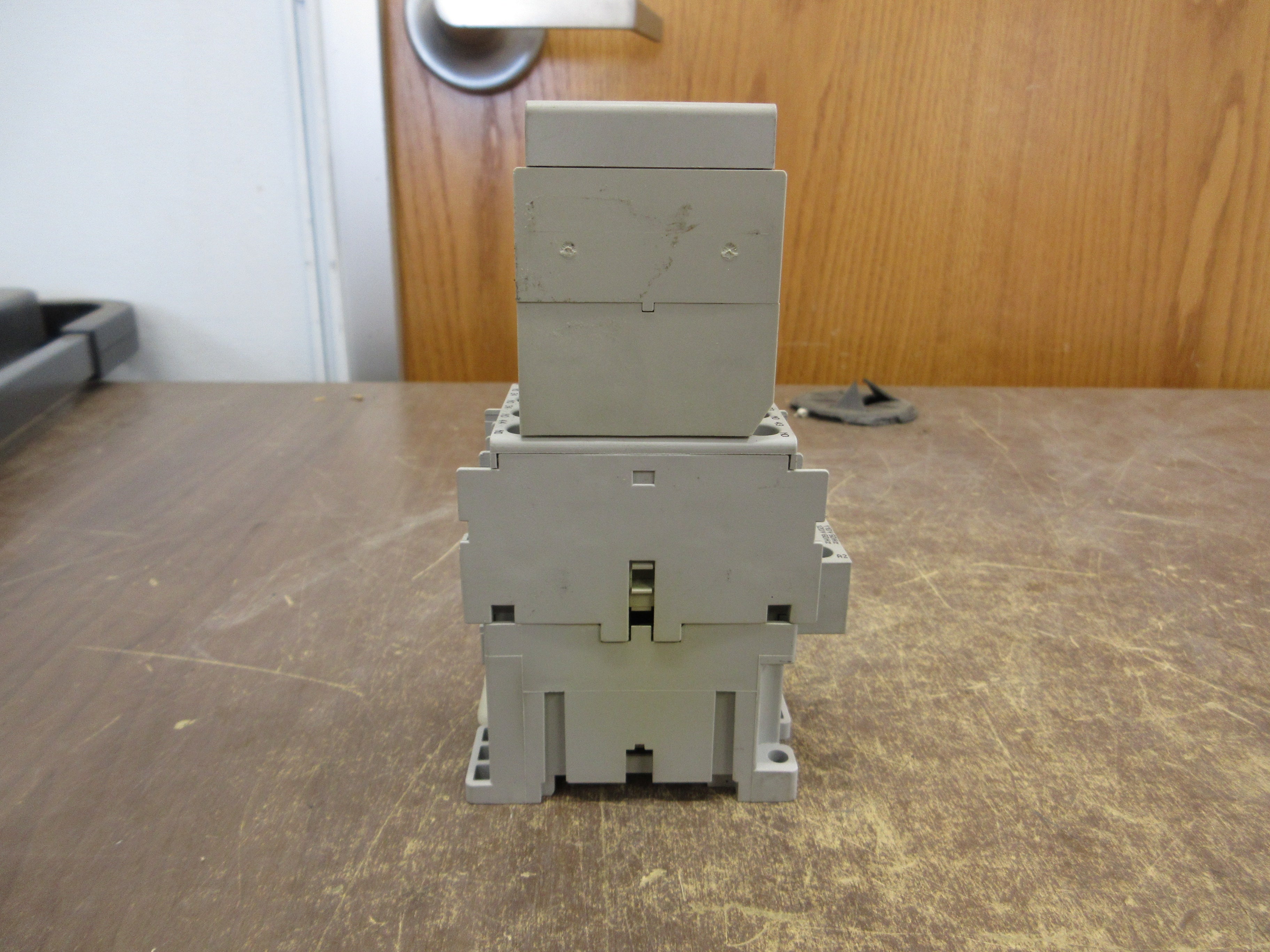 Allen-Bradley Time Delay Relay 100-FPT Ser. A Off Duty: 0.3-30s 120V Coil Used