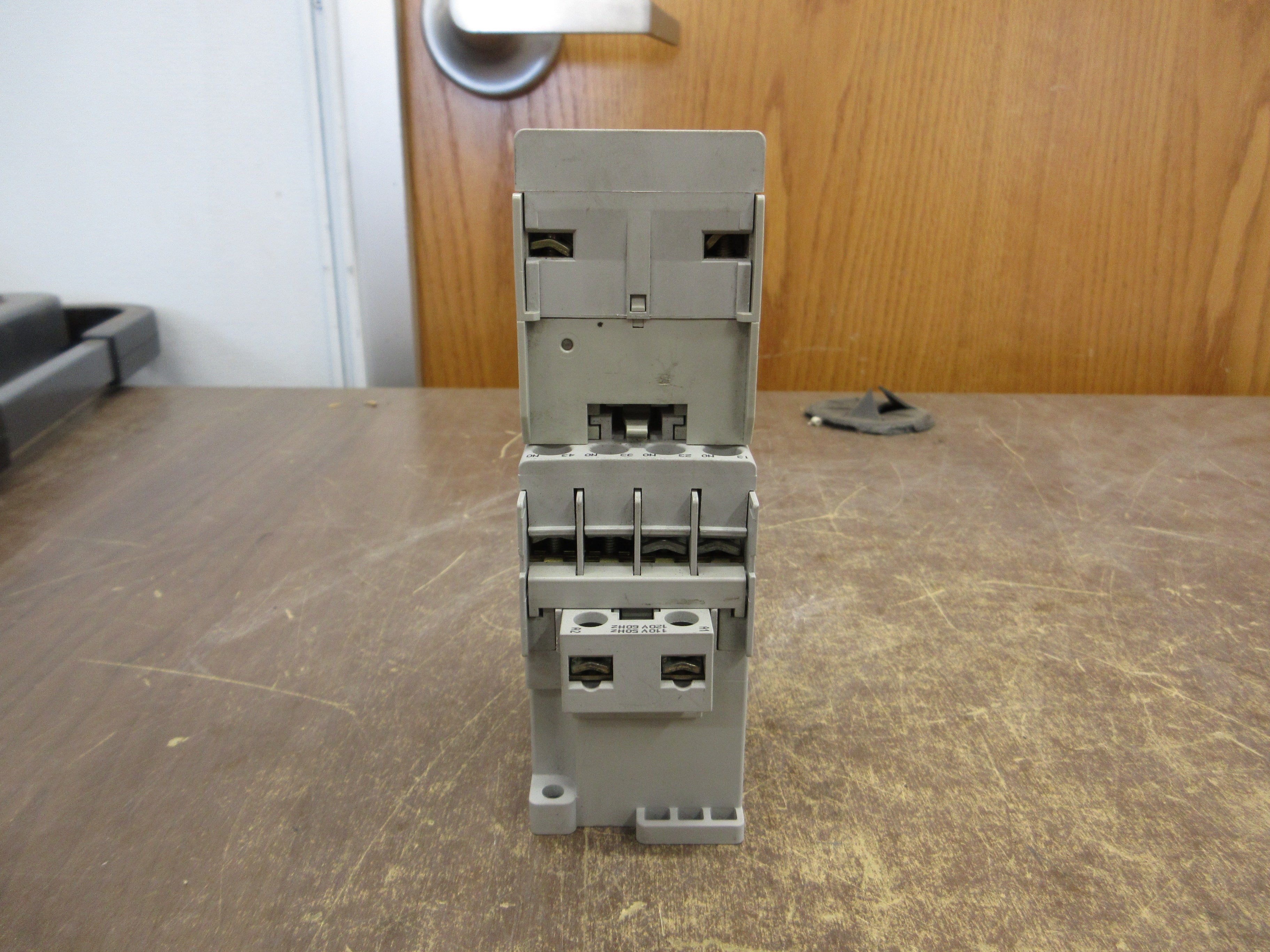 Allen-Bradley Time Delay Relay 100-FPT Ser. A Off Duty: 0.3-30s 120V Coil Used