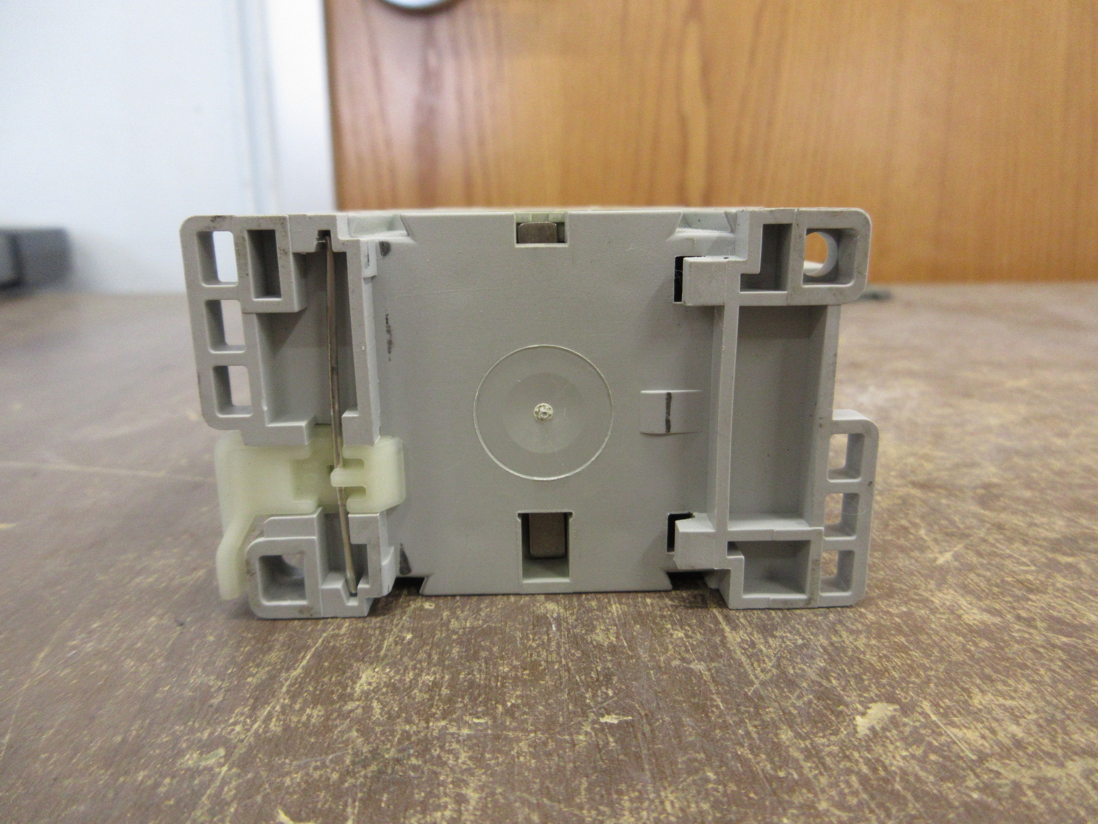 Allen-Bradley Time Delay Relay 100-FPT Ser. A Off Duty: 0.3-30s 120V Coil Used