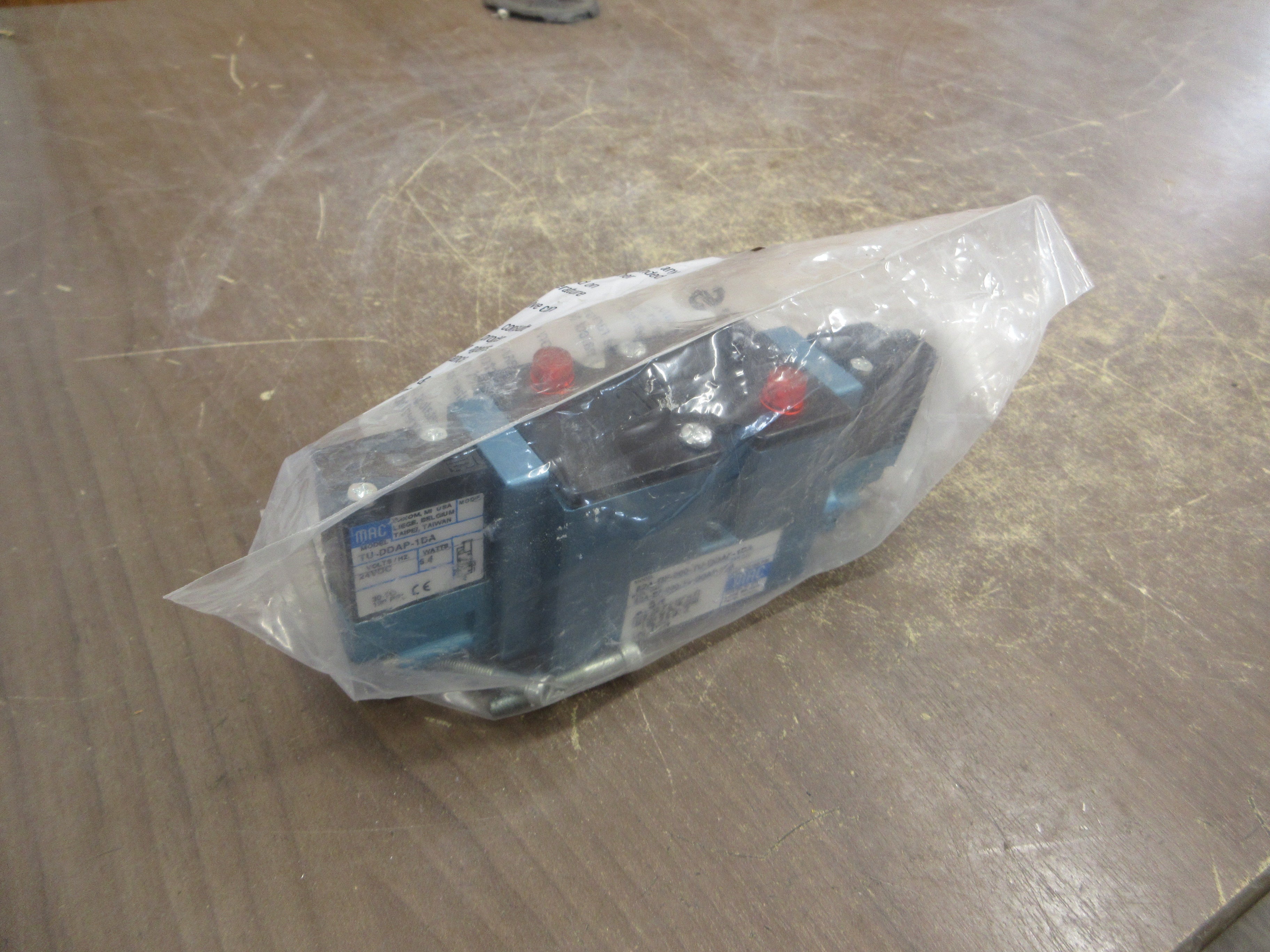 MAC Solenoid Valve 82A-BF-000-TU-DDAP-1DA *No Box* New Surplus