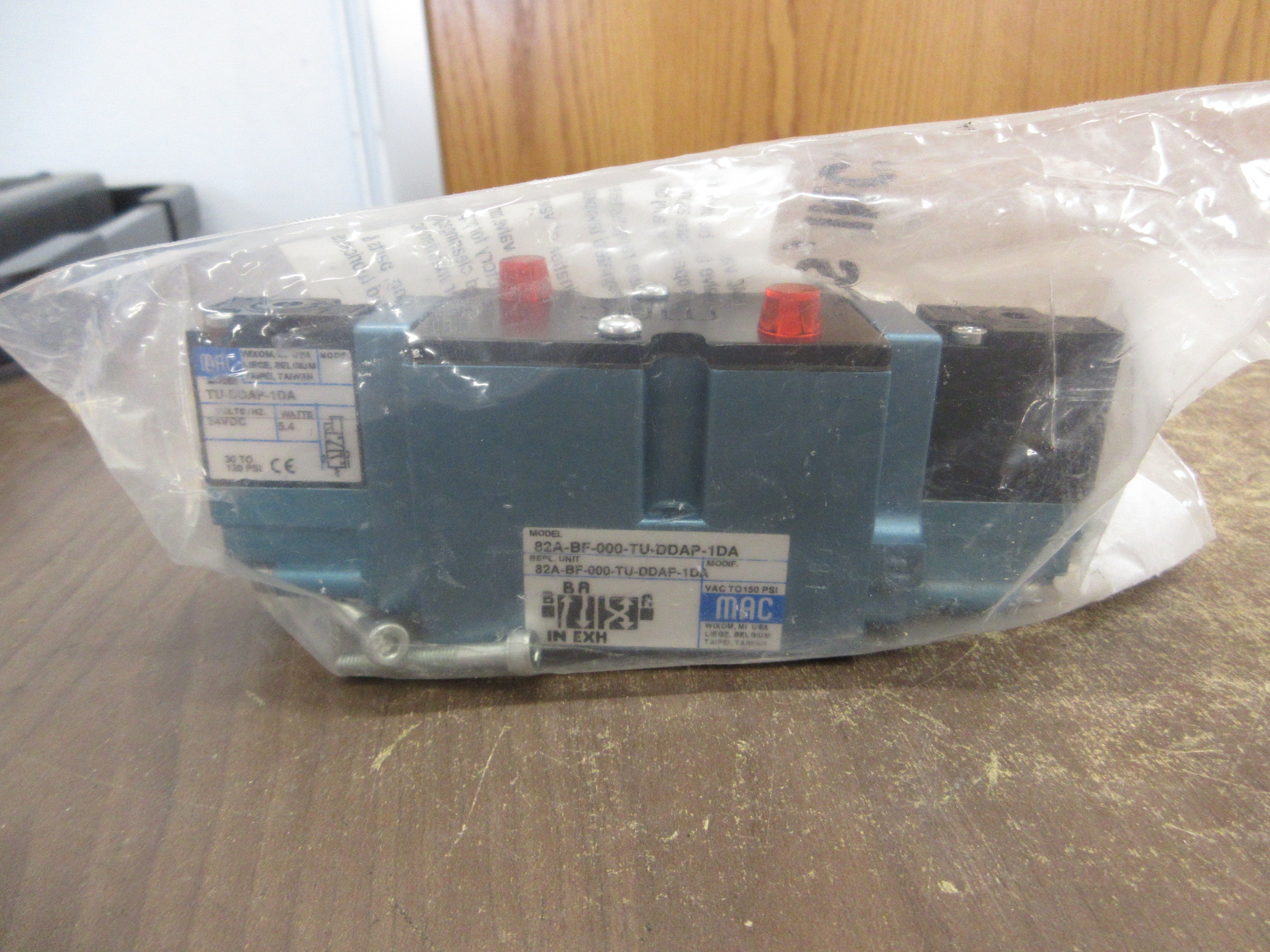 MAC Solenoid Valve 82A-BF-000-TU-DDAP-1DA *No Box* New Surplus