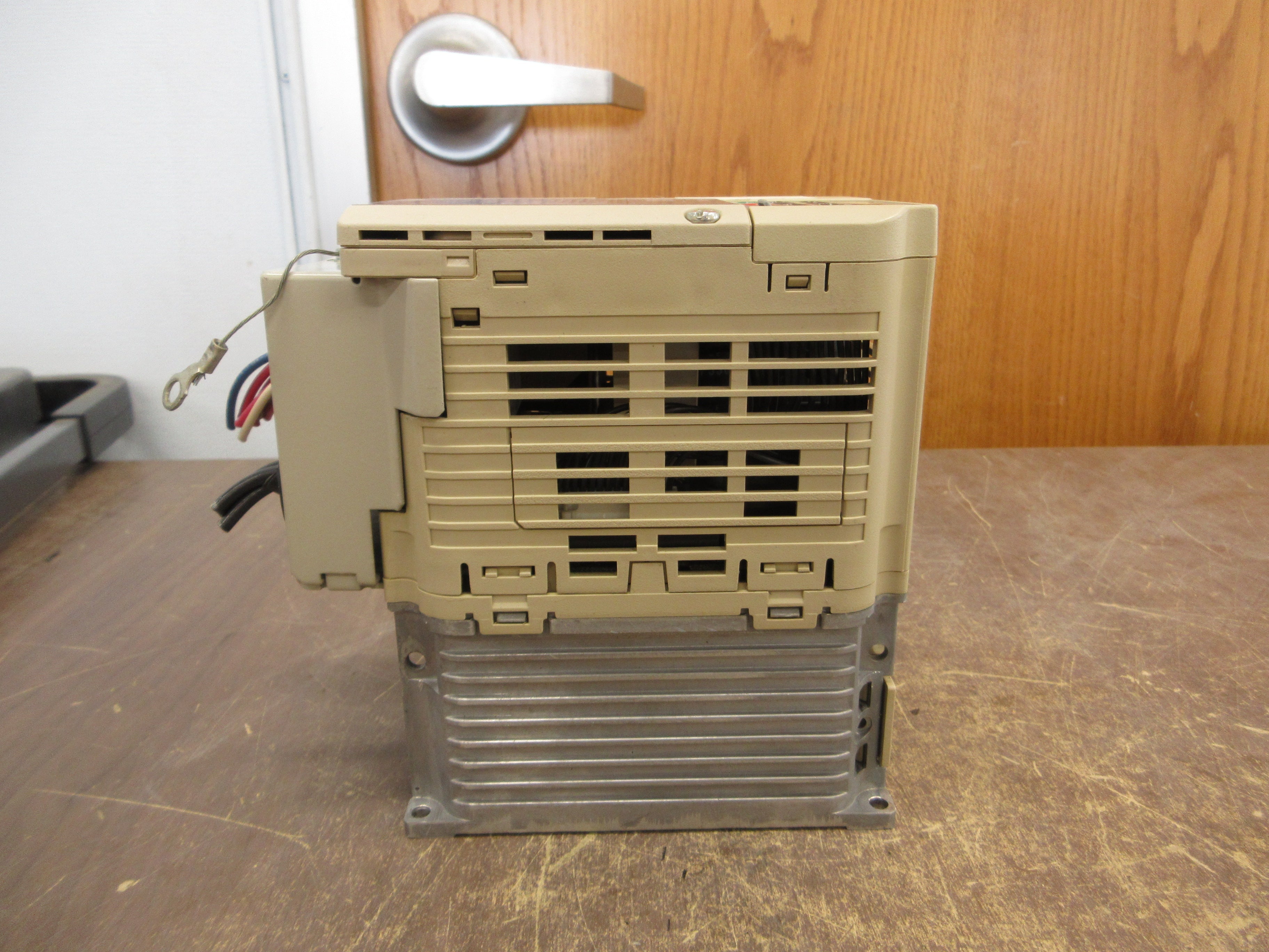 Yaskawa V1000 AC Drive CIMR-VU4A0005FAA Rev. D 3HP 3Ph Used