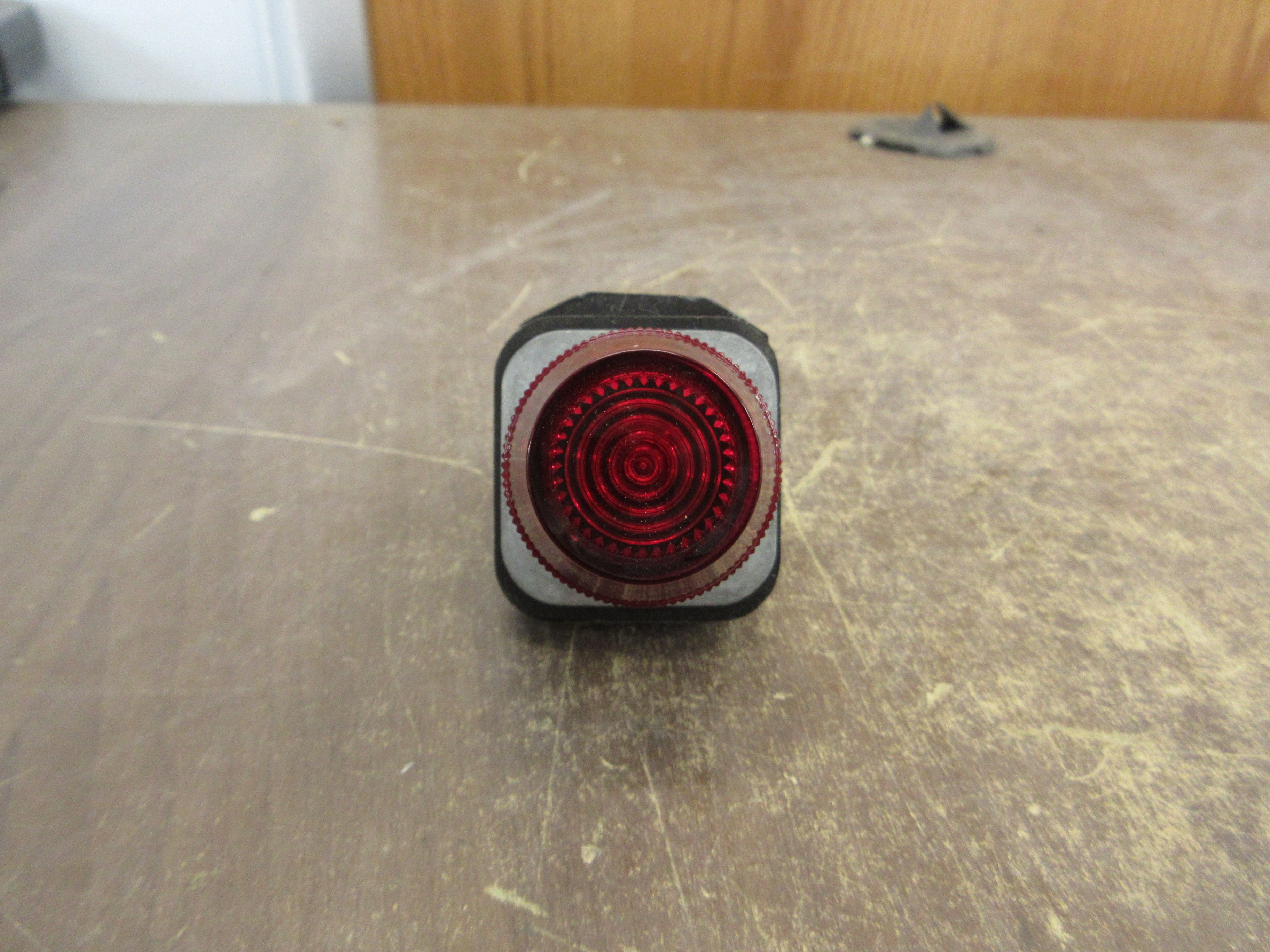 Allen-Bradley Pilot Light 800T-P16R Ser. T Red 120V Type 4, 13 New Surplus
