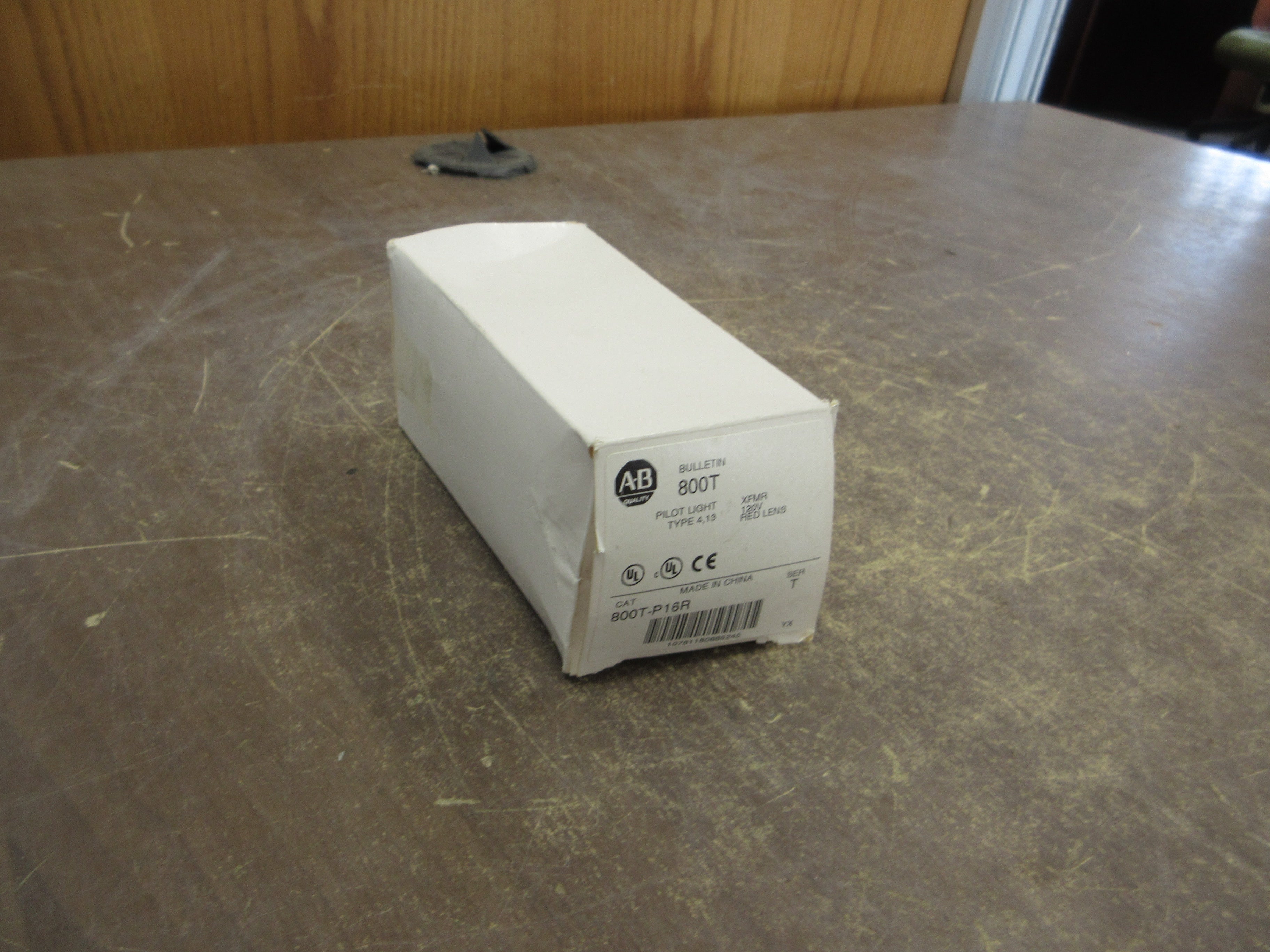 Allen-Bradley Pilot Light 800T-P16R Ser. T Red 120V Type 4, 13 New Surplus