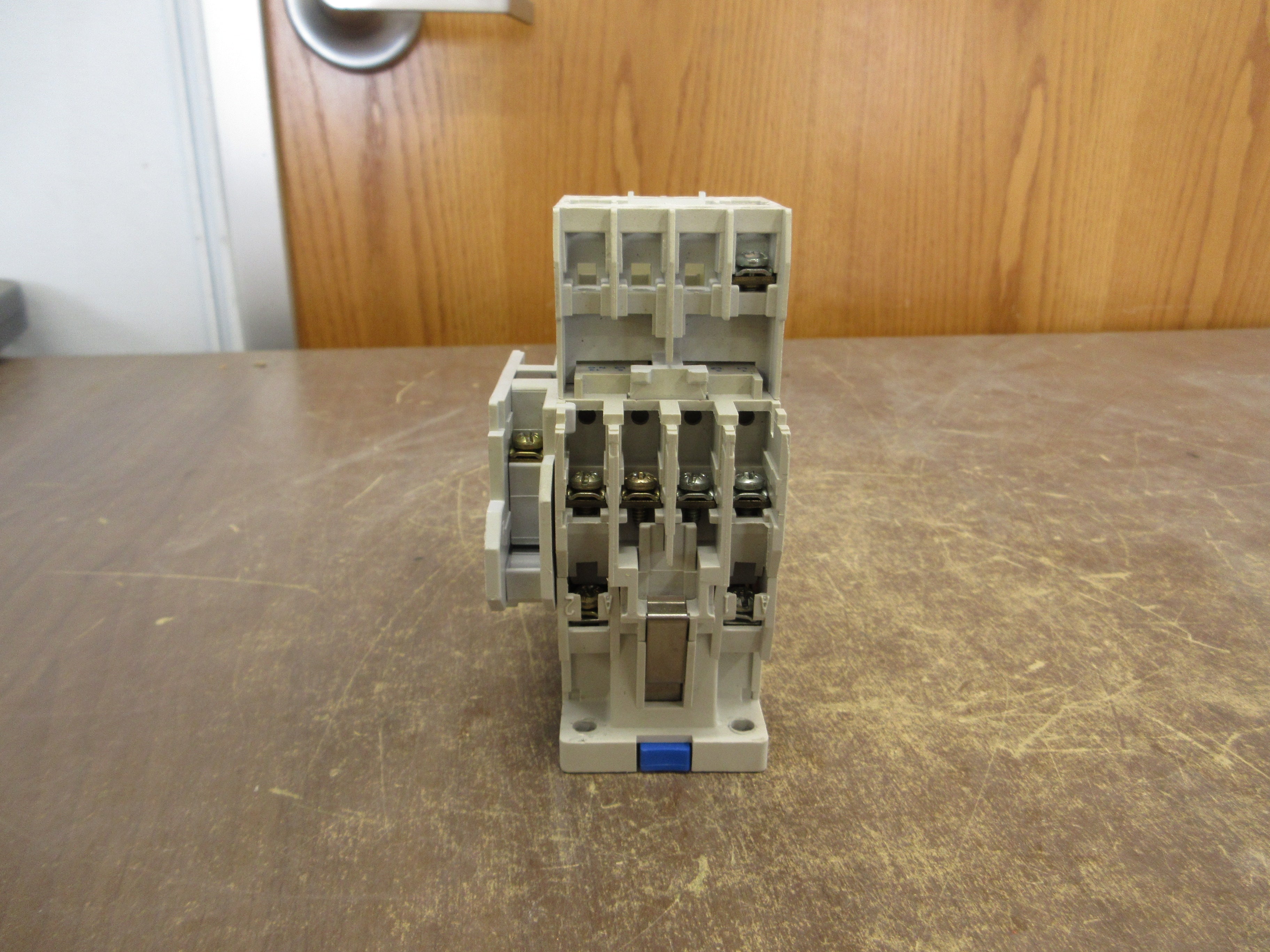 Cutler-Hammer Starter AE16ANS0/C306DN3 120V Coil (1) Aux Contact Used