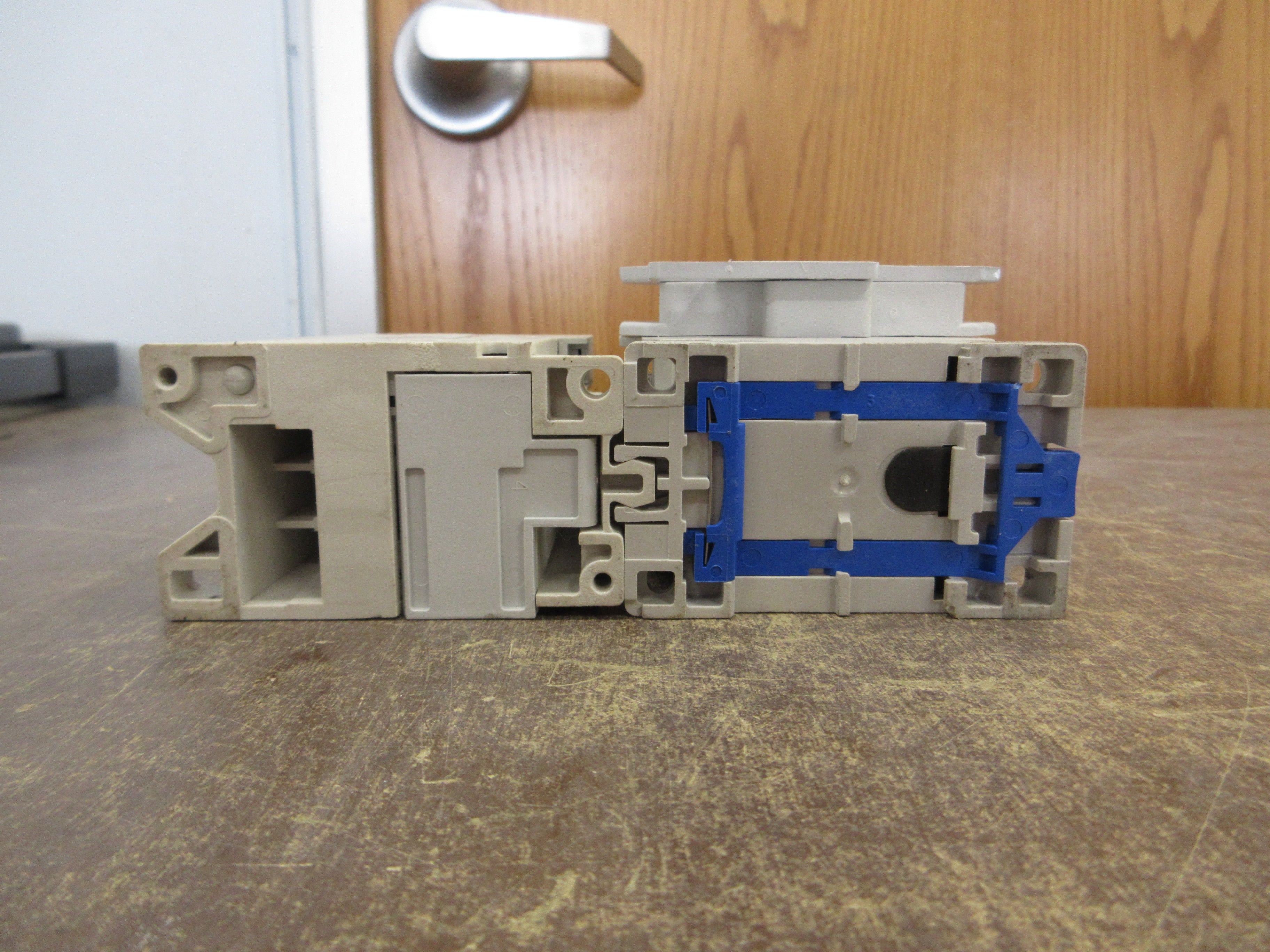 Cutler-Hammer Starter AE16ANS0/C306DN3 120V Coil (1) Aux Contact Used