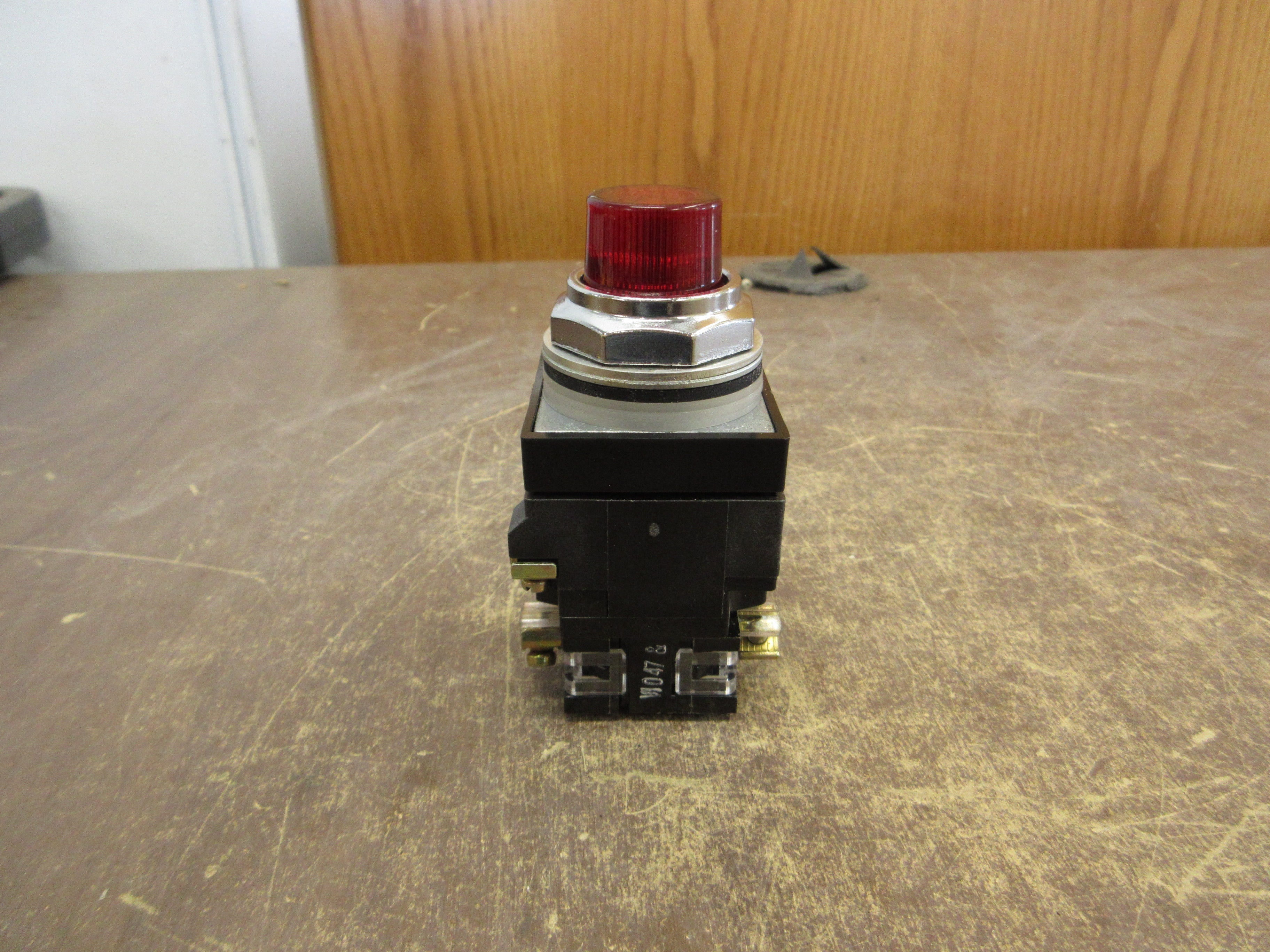 GE Illuminated Push Button CR104PXG22P 120V 60Hz Red *No Box* New Surplus