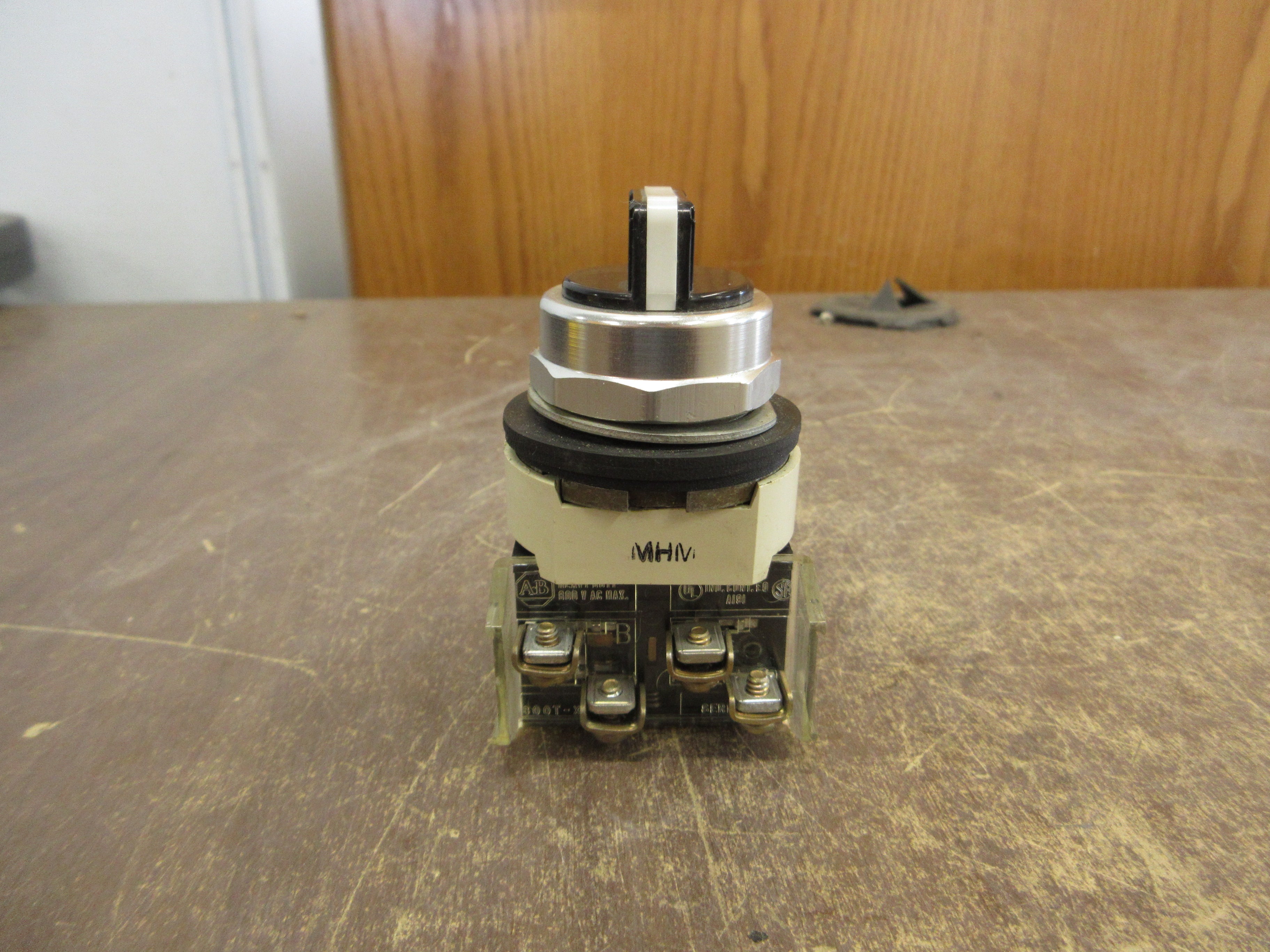 Allen-Bradley Selector Switch 800T-J2 Ser. N Nema 4, 13 Used
