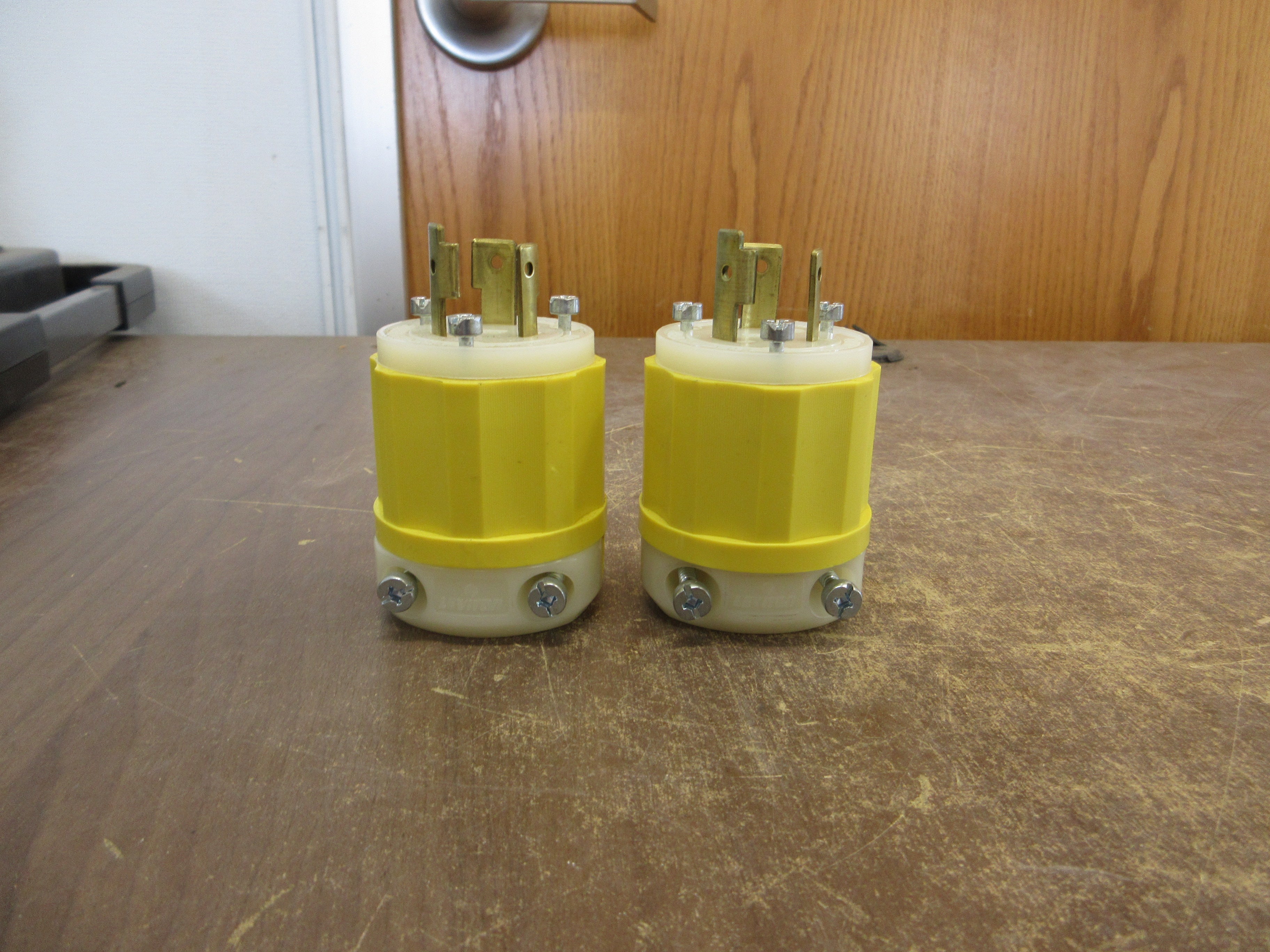 Leviton Locking Plug 2311-CY 20A 125V 2P 3W *Lot of 2* New Surplus