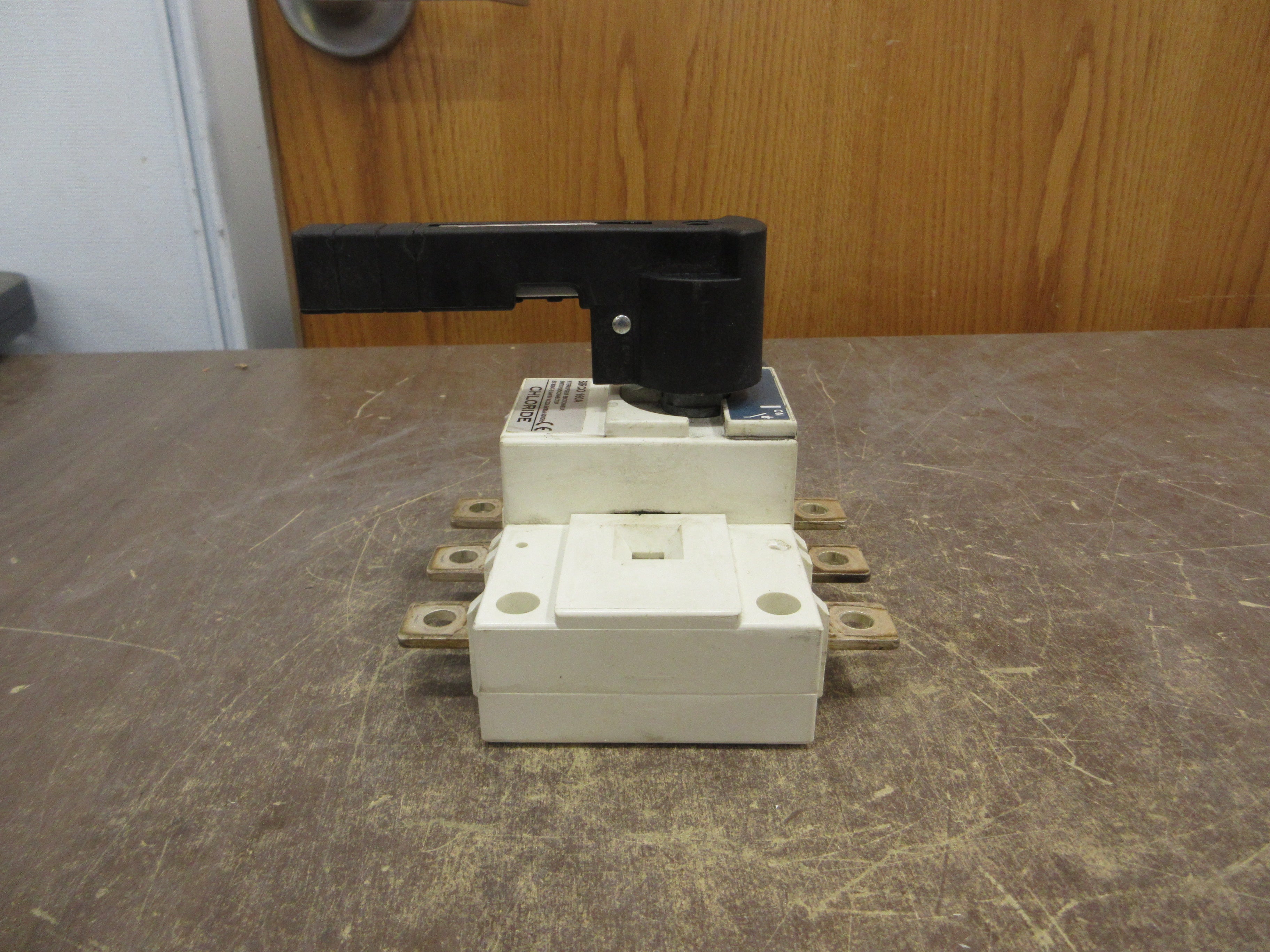 Chloride Disconnect Switch SIRCO 160A 415V 160A 50/60Hz *Cracked Mounting* Used