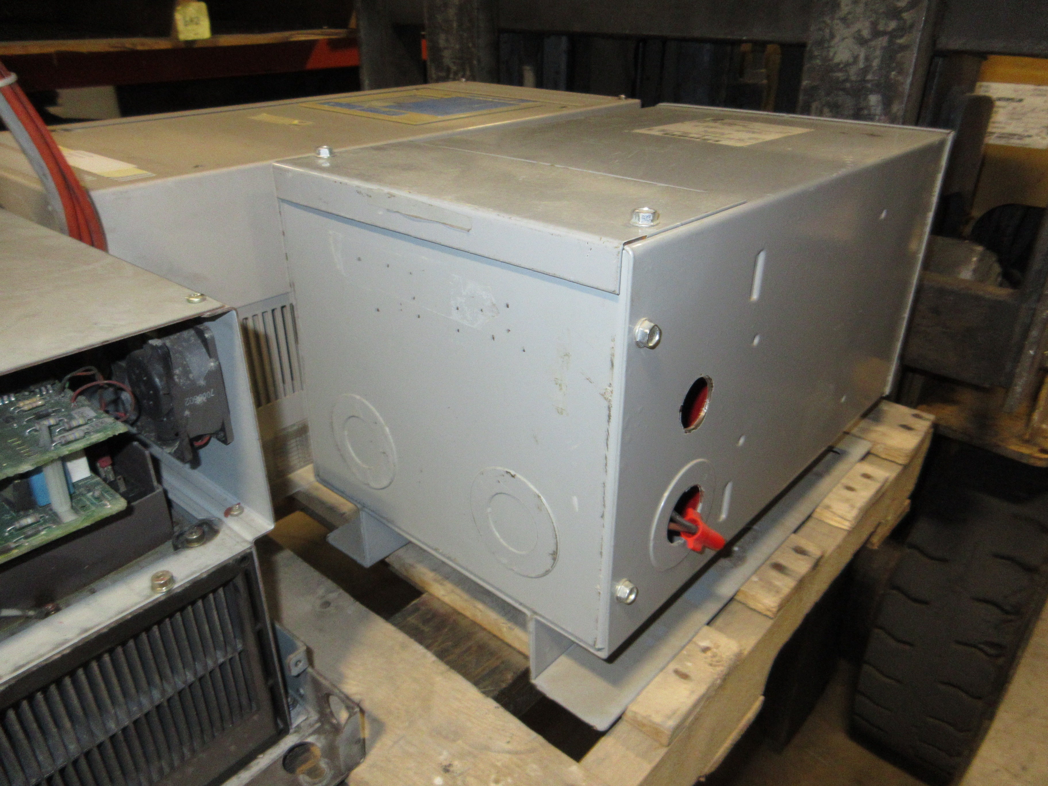 GE Transformer 9T21B1005G02 7.5kVA Pri: 240/480V Sec: 120/240V 60Hz 1Ph Used