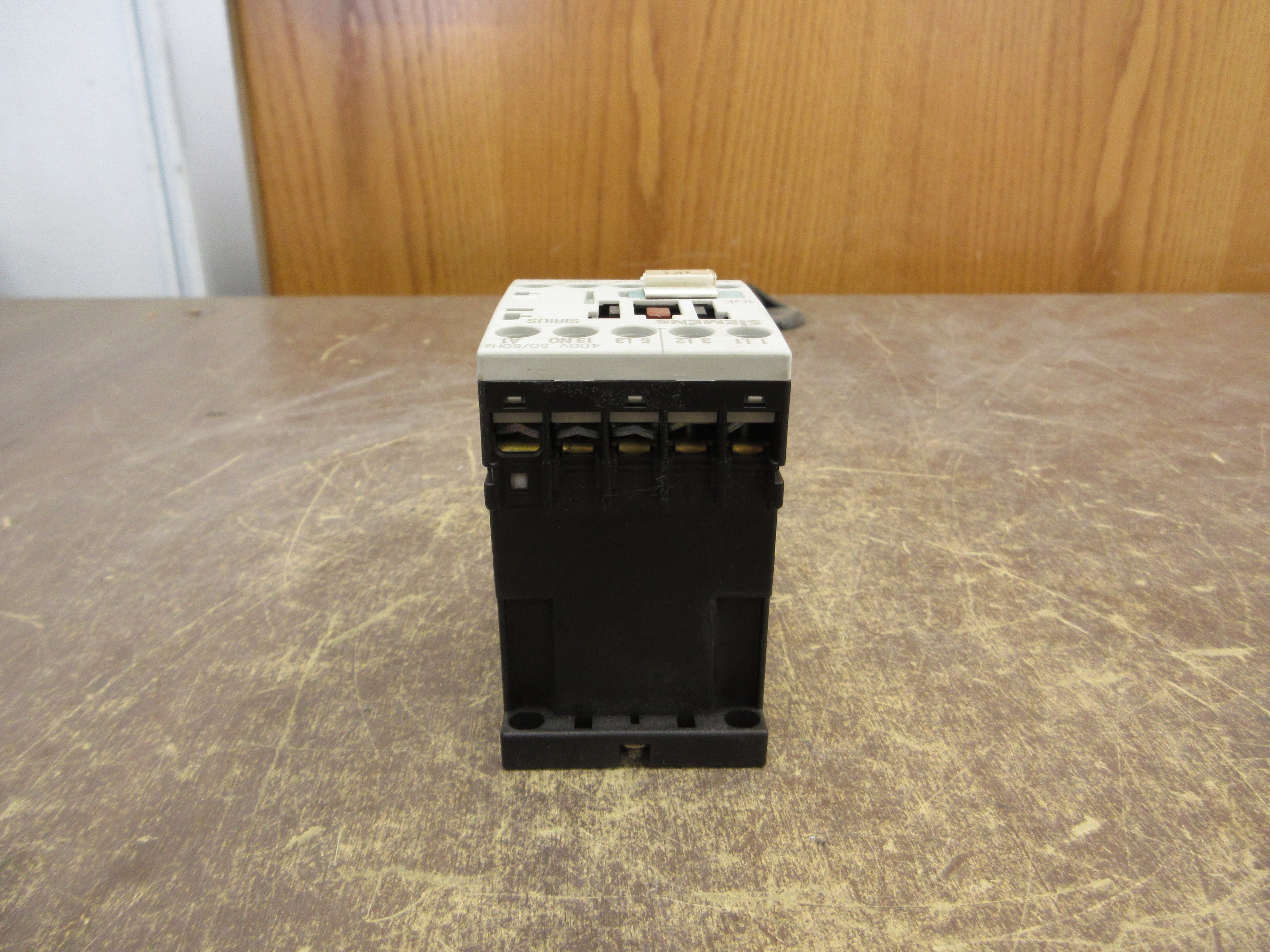 Siemens Sirius Contactor 3RT1016-1AV01 400V Coil 20A 600V Used