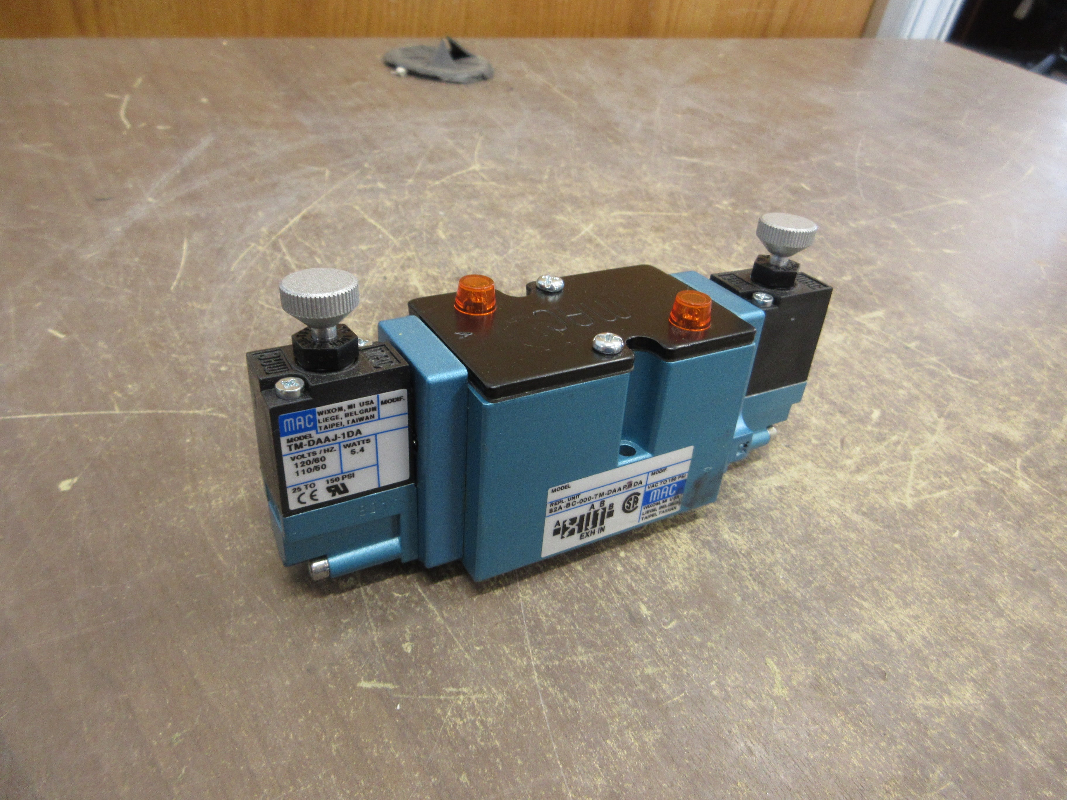 MAC Solenoid Valve 82A-BC-000-TM-DAAP3DA VAC-150PSI Used