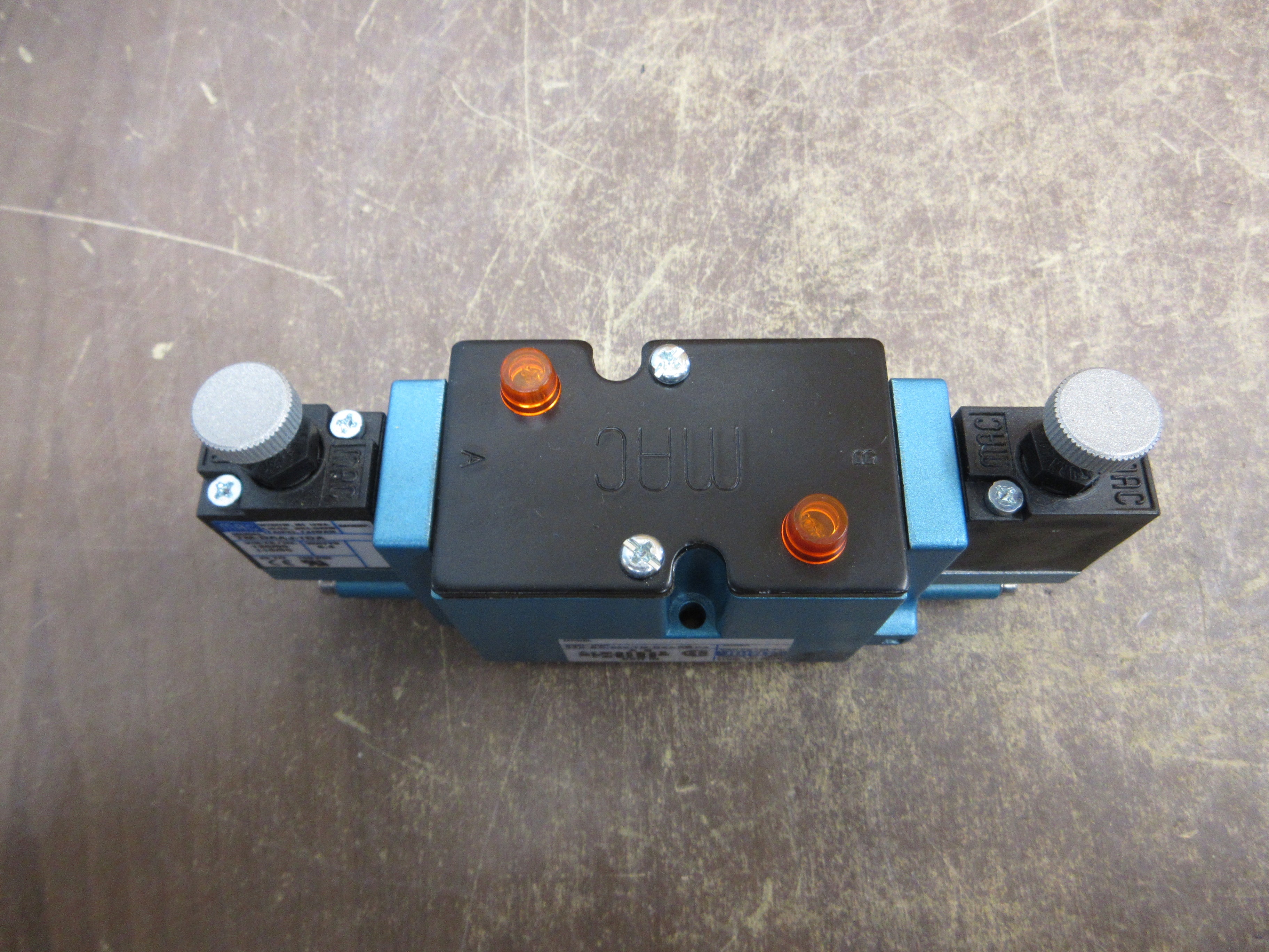 MAC Solenoid Valve 82A-BC-000-TM-DAAP3DA VAC-150PSI Used