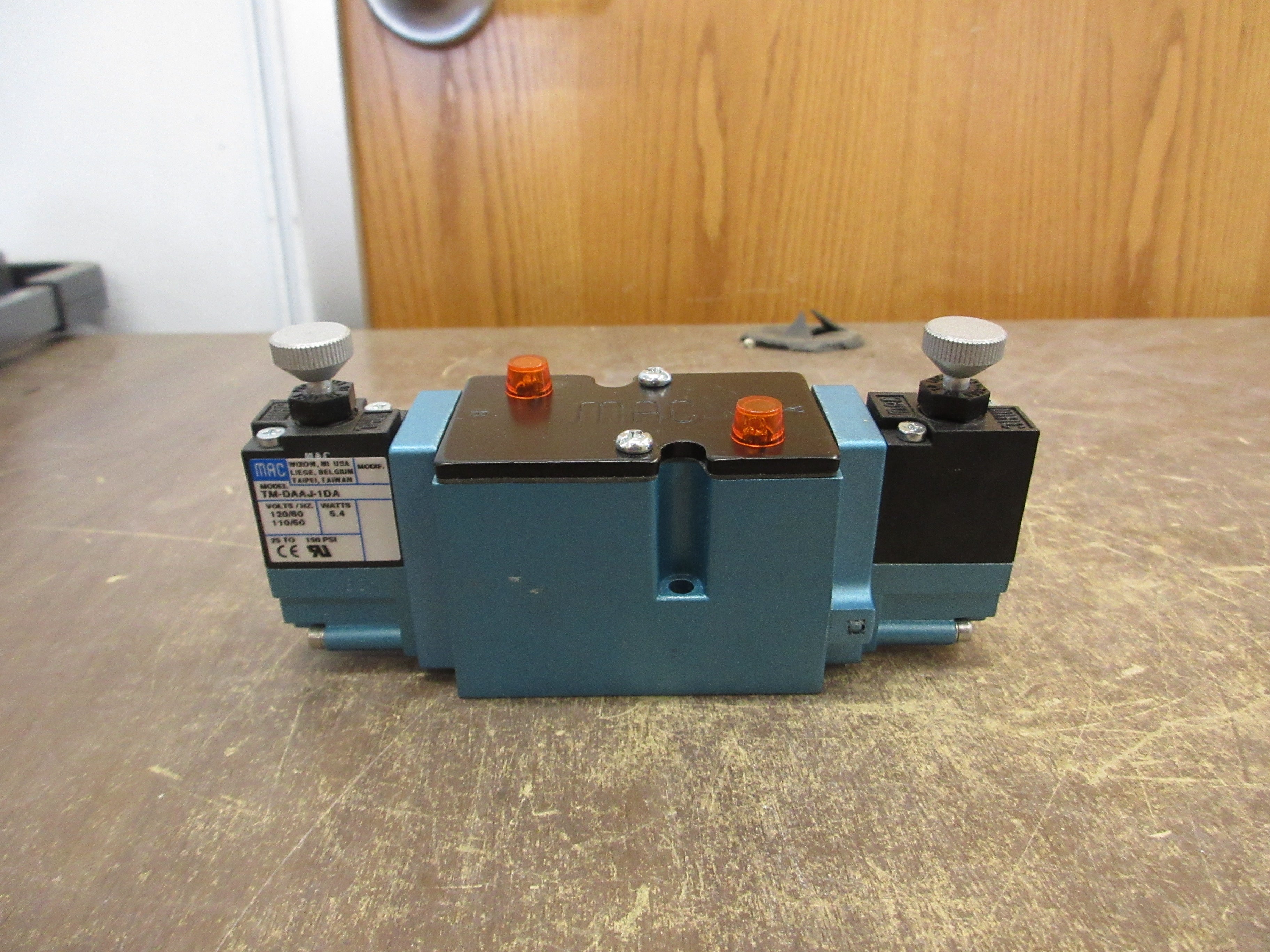 MAC Solenoid Valve 82A-BC-000-TM-DAAP3DA VAC-150PSI Used