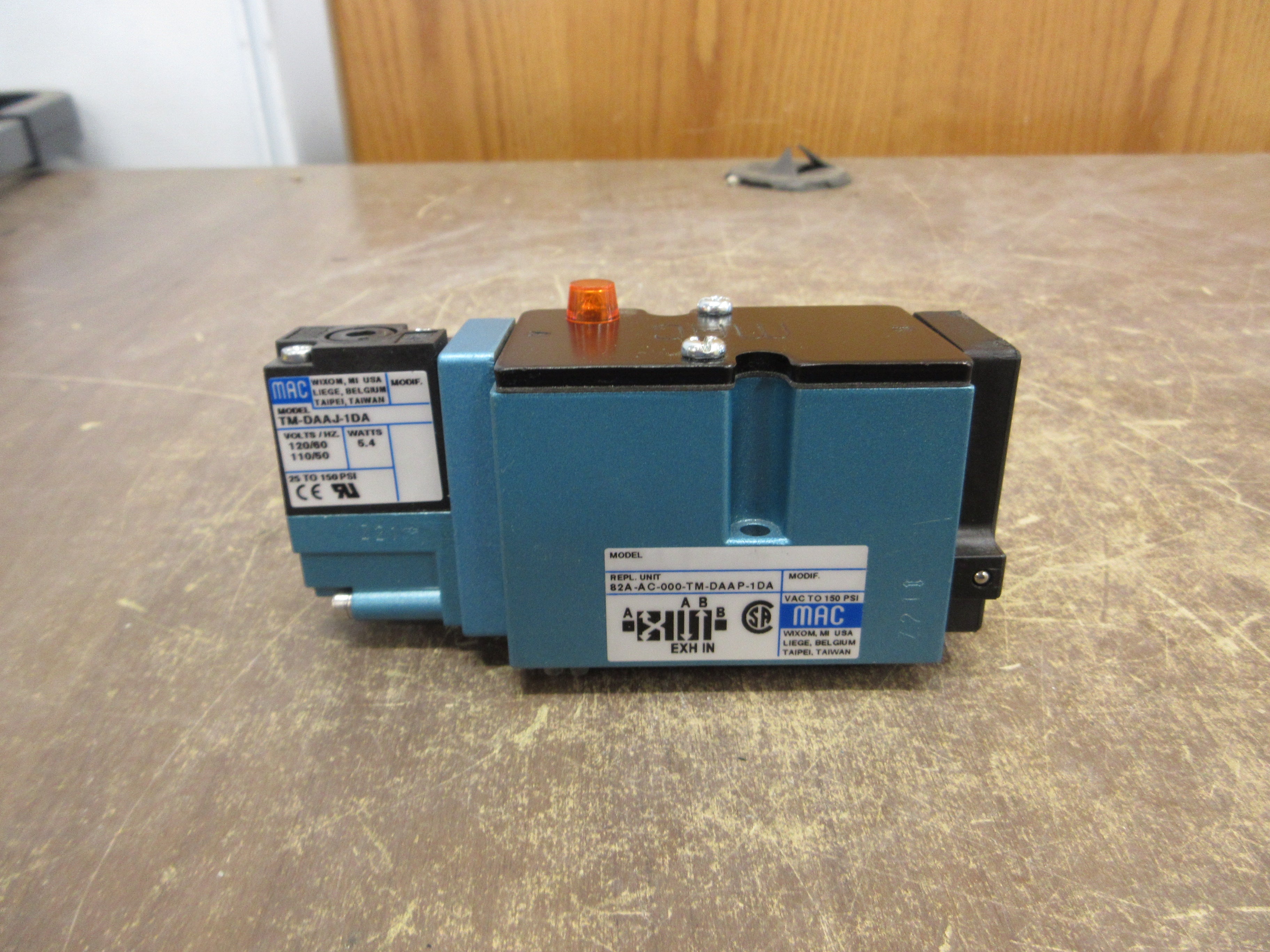 MAC Solenoid Valve 82A-AC-000-TM-DAAP-1DA VAC-150PSI Used
