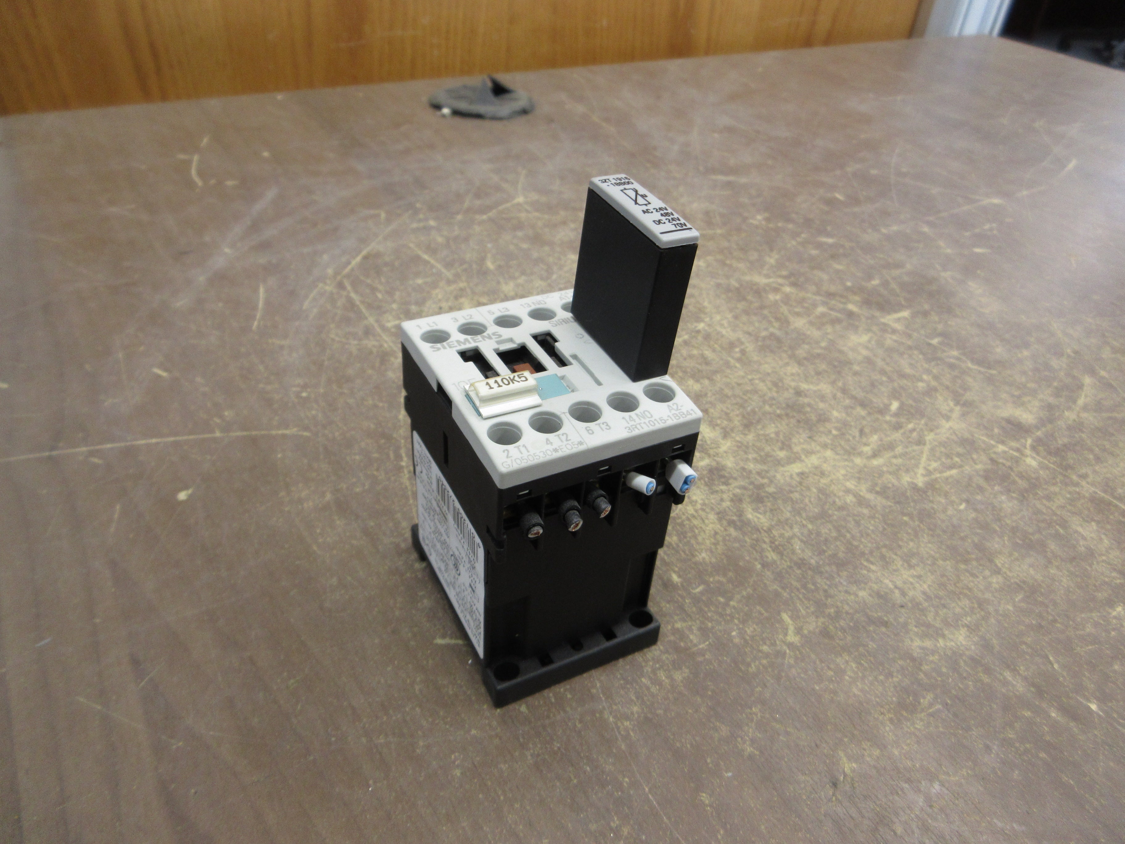 Siemens Sirius Contactor 3RT1015-1BB41 24VDC Coil 16A 600V w/ Surge Suppressor