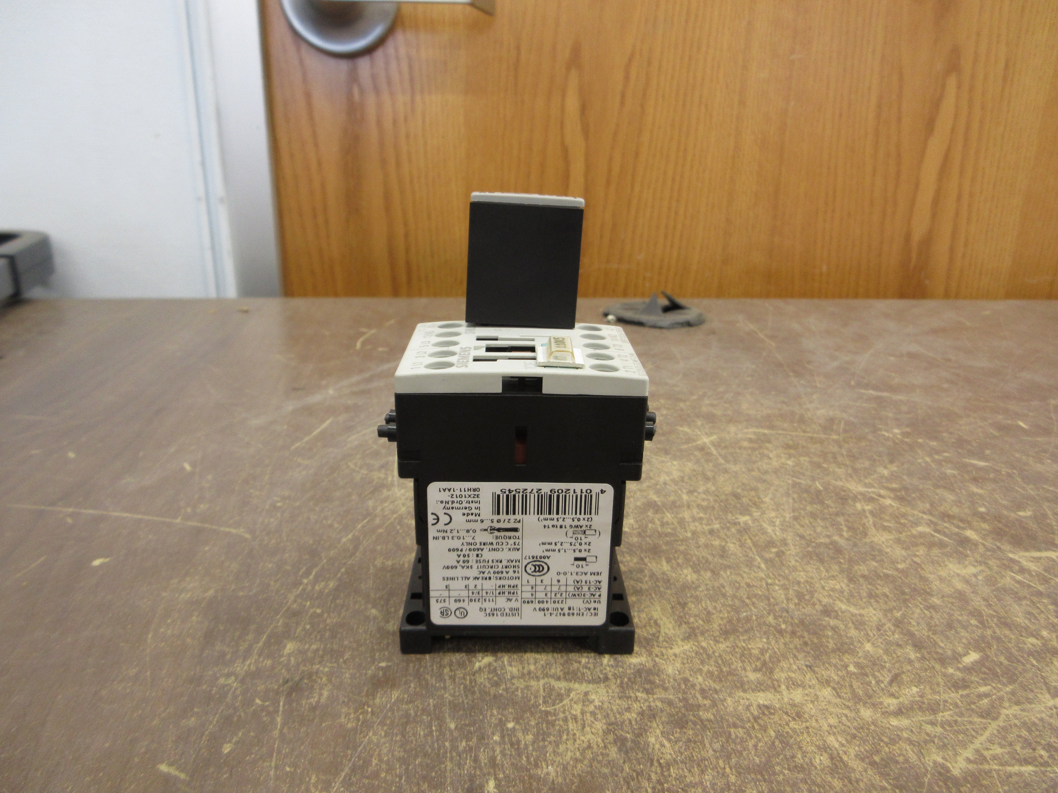 Siemens Sirius Contactor 3RT1015-1BB41 24VDC Coil 16A 600V w/ Surge Suppressor