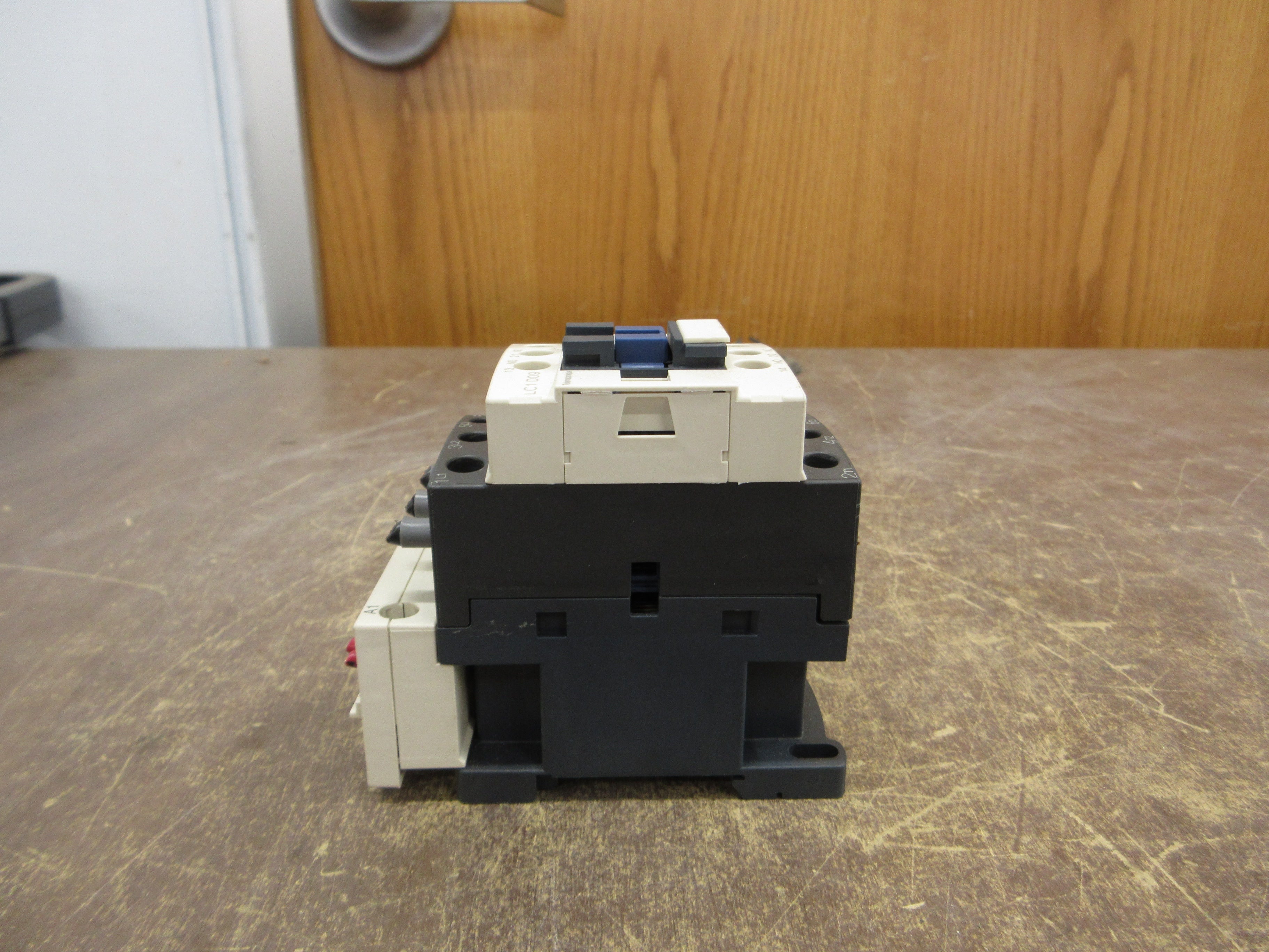 Square D Contactor w/ Mounting Adapter Coil LC1 D09 110V Coil Used
