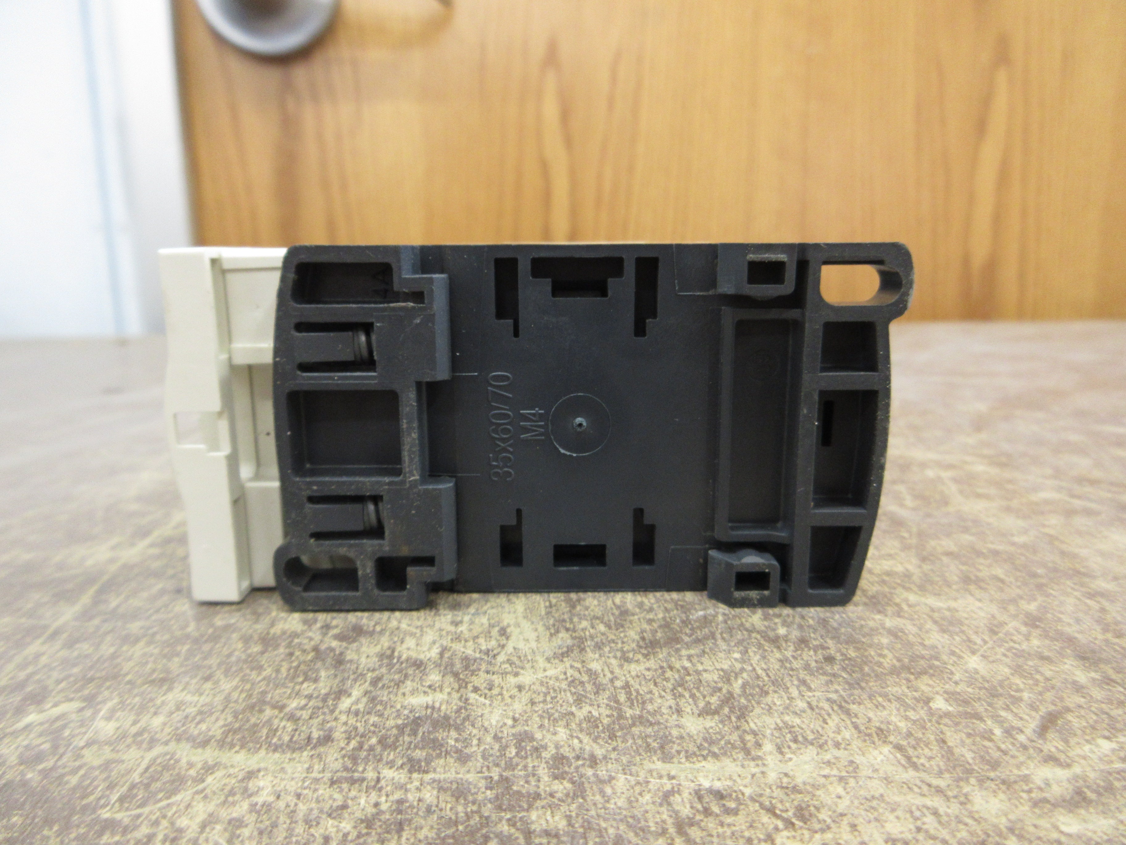 Square D Contactor w/ Mounting Adapter Coil LC1 D09 110V Coil Used
