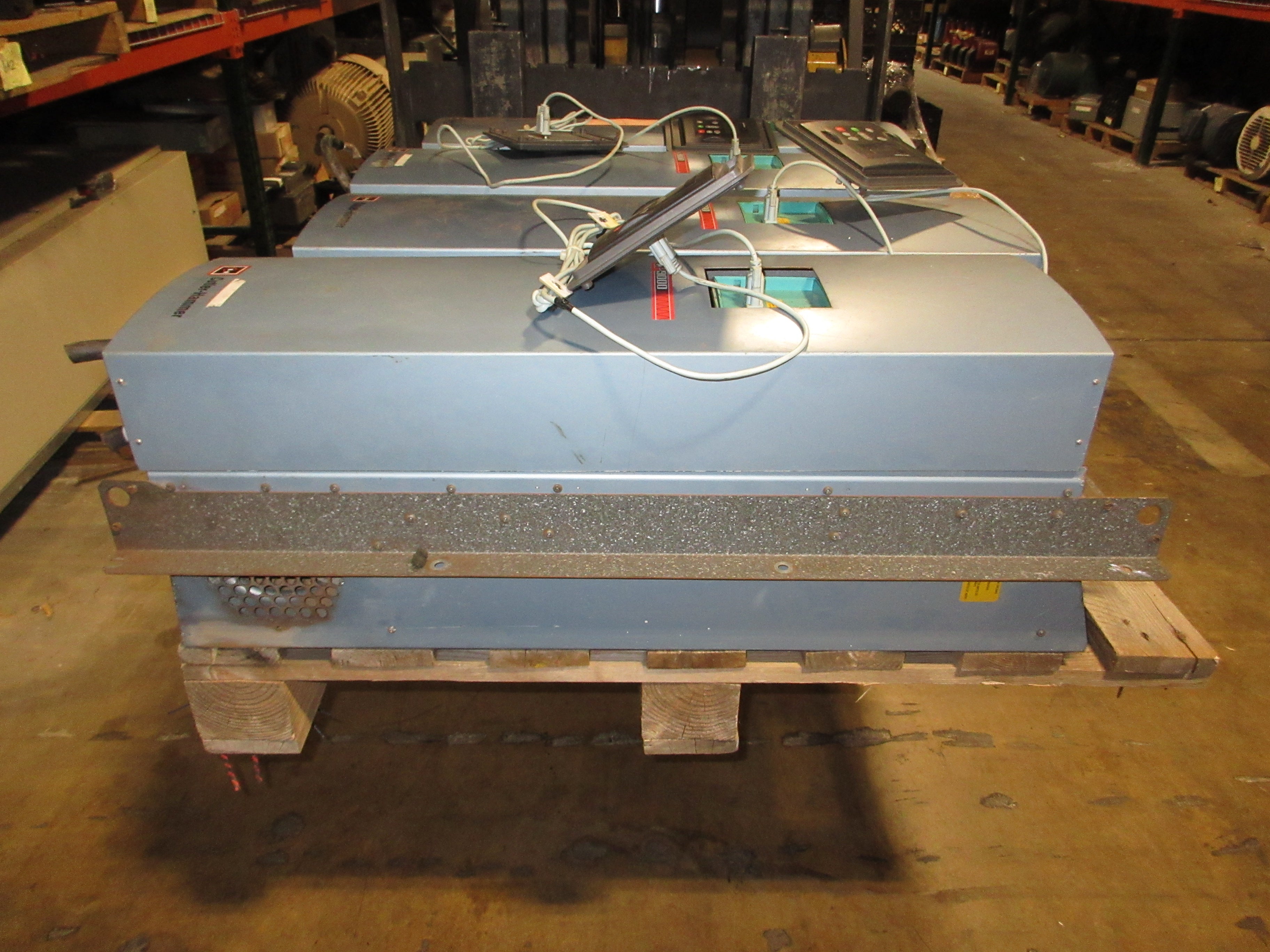 Cutler-Hammer CP9000 AC Drive NI9100AN-5M0A00 150HP w/ Keypad & External Mount