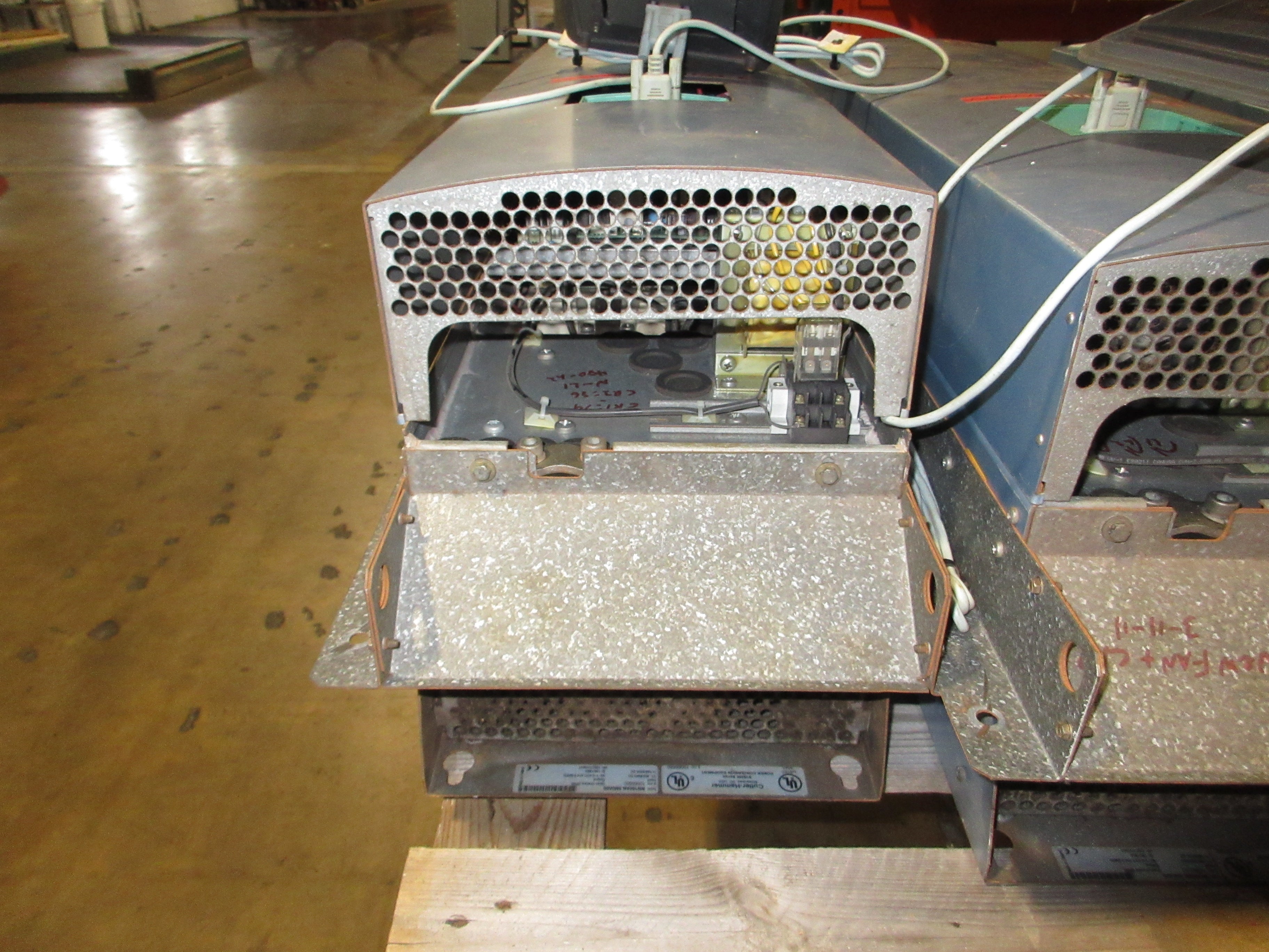 Cutler-Hammer CP9000 AC Drive NI9100AN-5M0A00 150HP w/ Keypad & External Mount