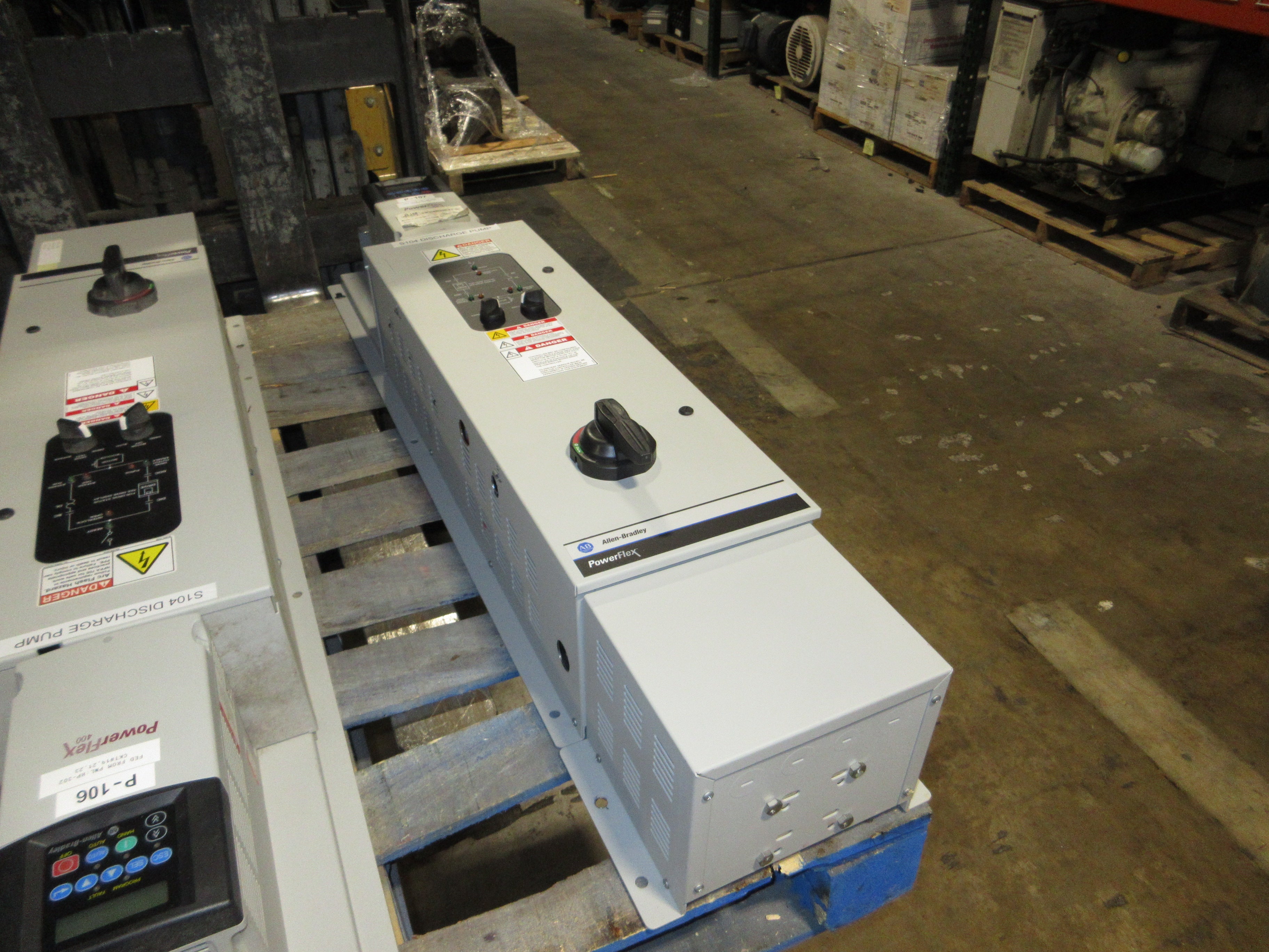 Allen-Bradley PowerFlex 400 AC Drive w/ Bypass 22C-D022N103 Ser. A 15HP 3Ph Used