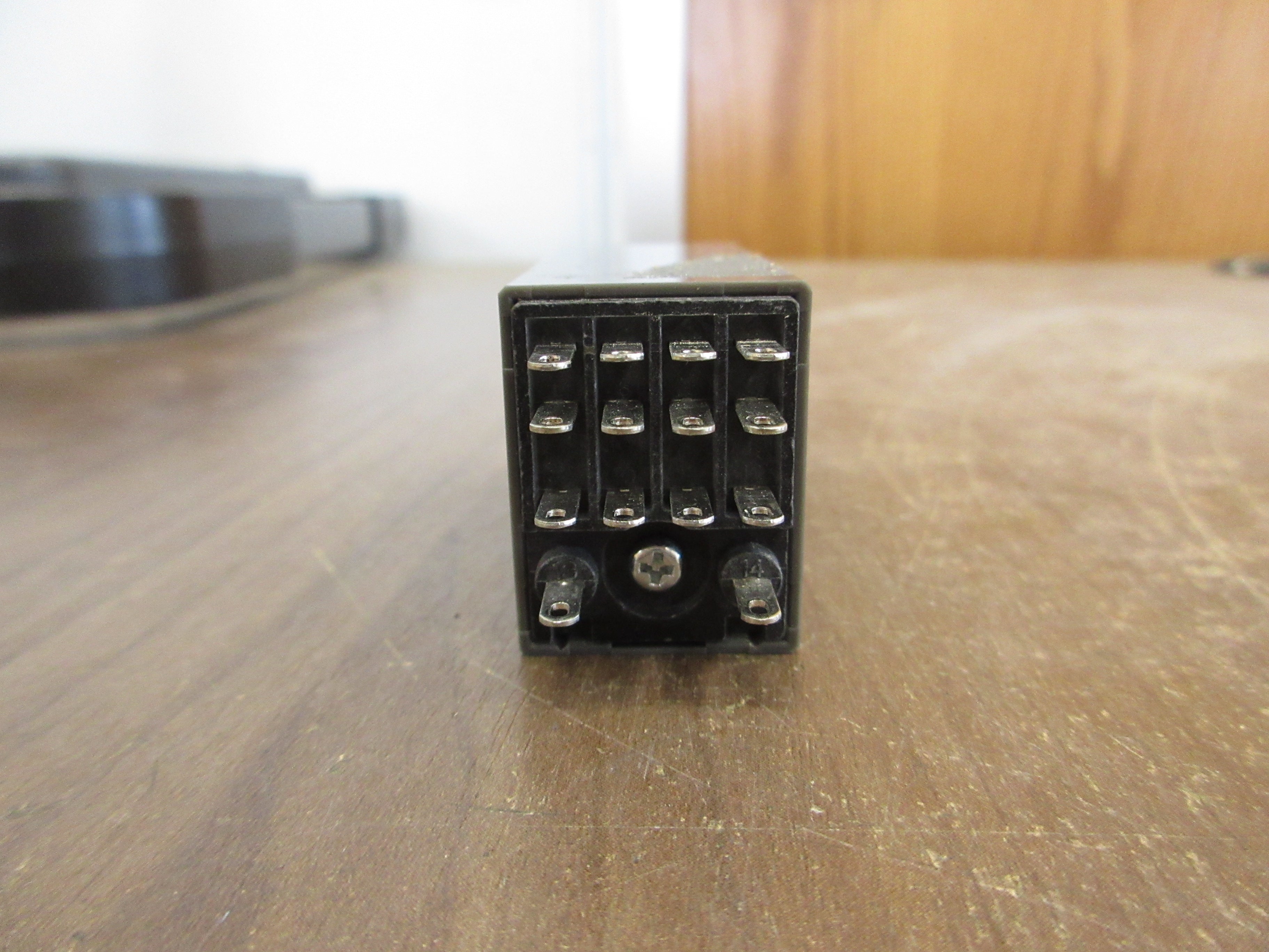 Idec Electronic Timer GT5Y-4SN 100-120V 50/60Hz Used