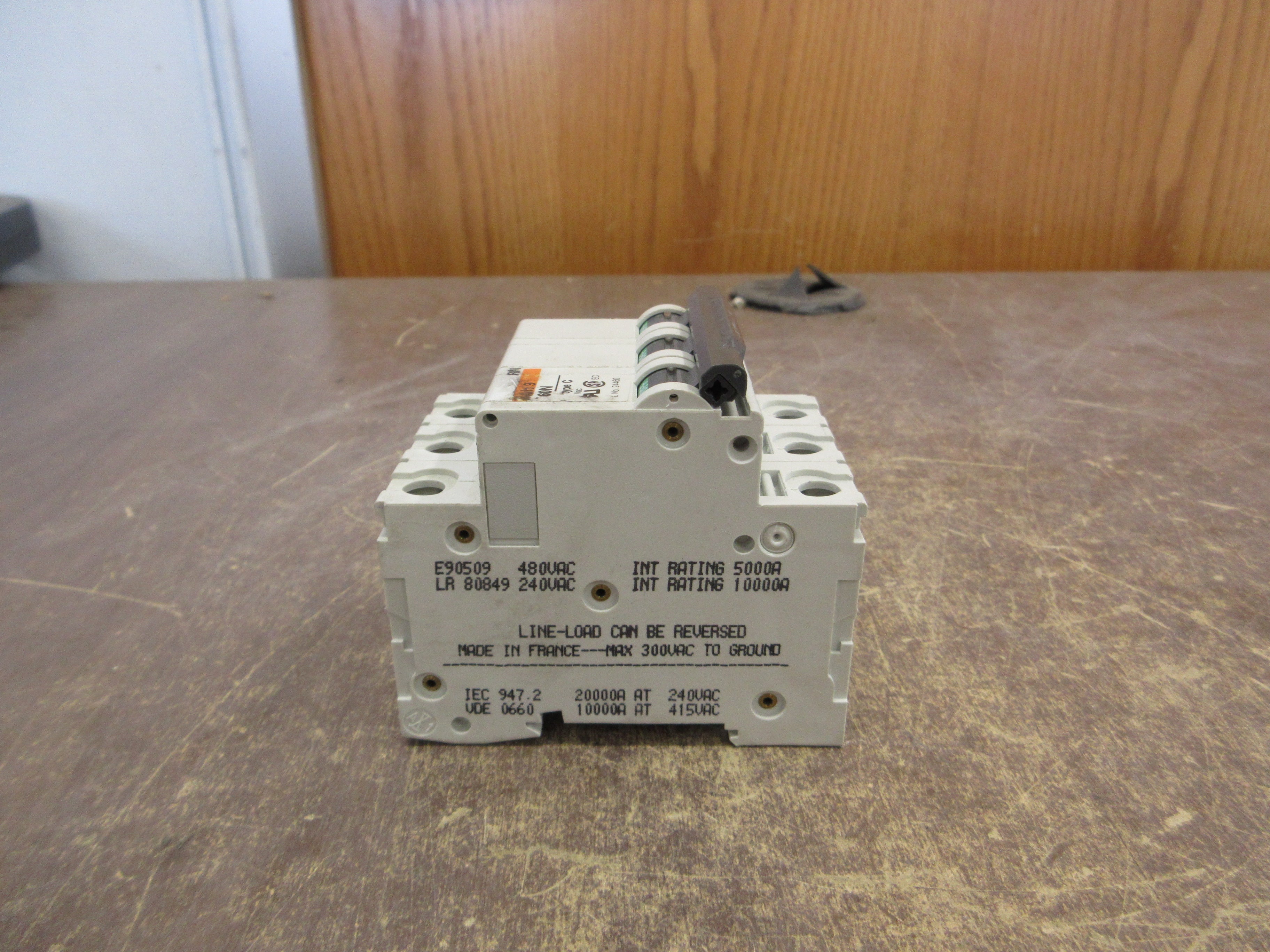 Merlin Gerin Multi9 C60N Circuit Breaker 24460 2A 480V 3P Used