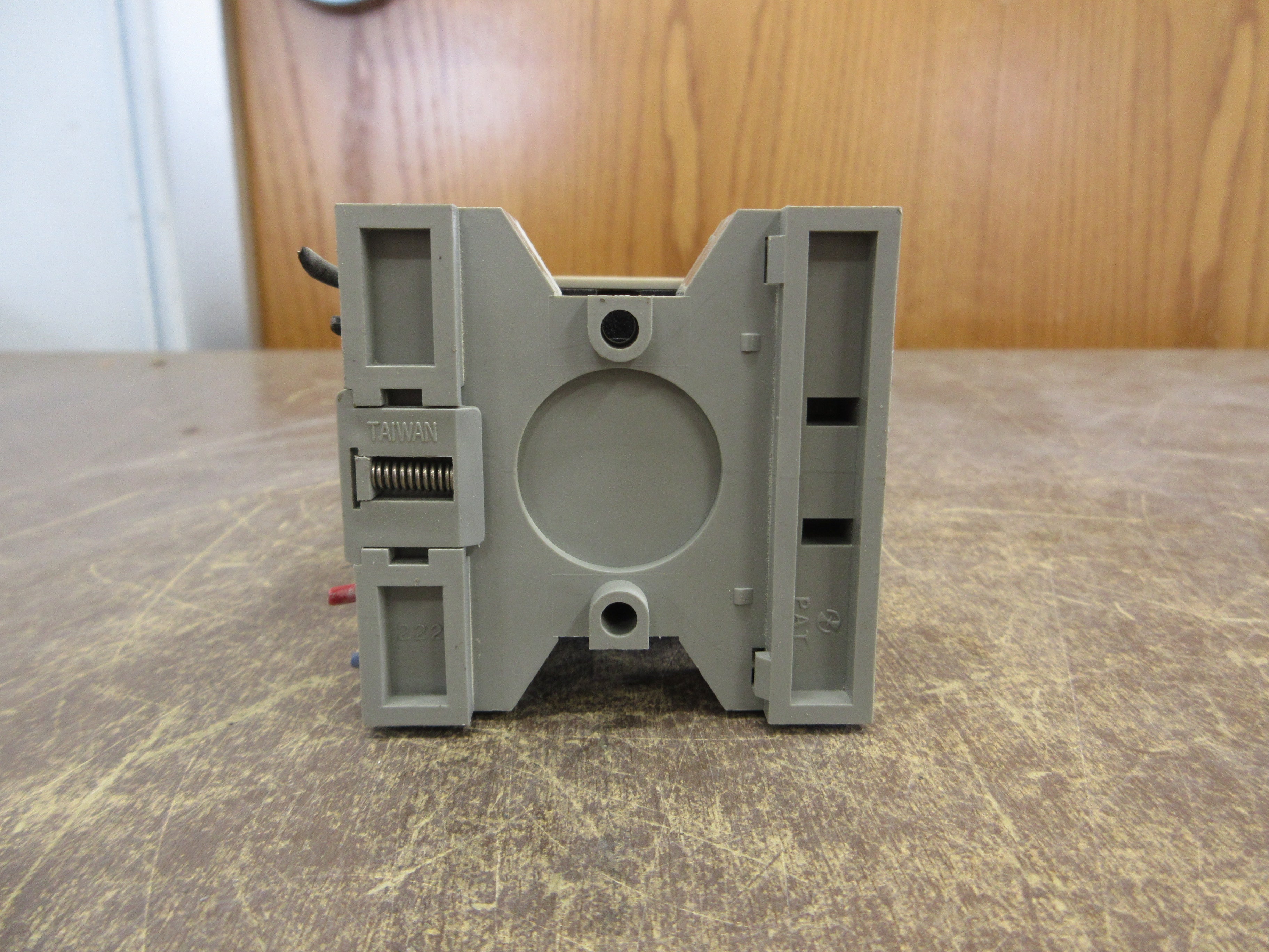 Omron Timer H3CA-A Range: 0.1s-9990h 24-240VAC 12-240VDC w/ Base Used