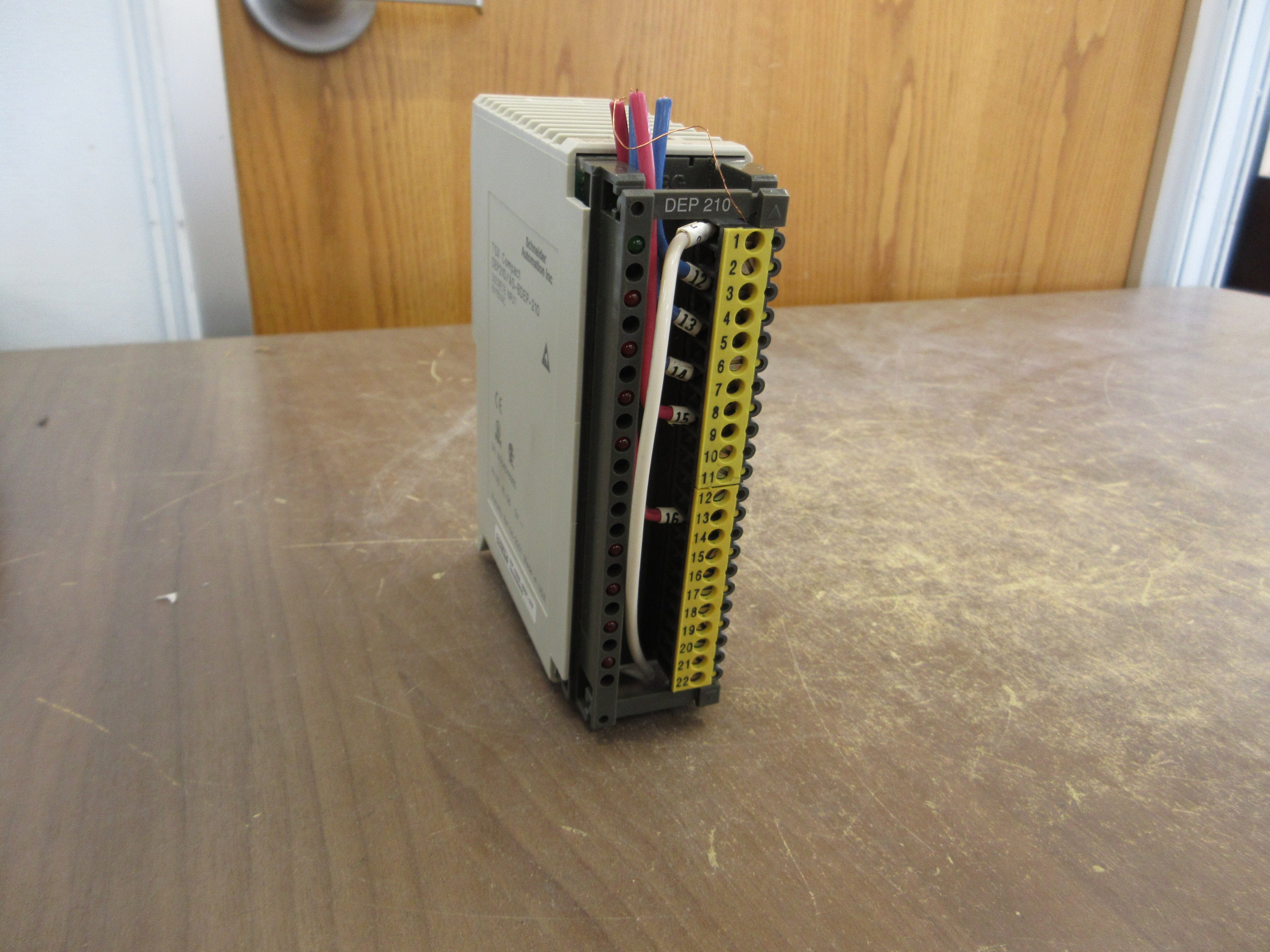 Schneider TSX Compact Discrete Input Module DEP210/AS-BDEP-210 8x 115VAC Used