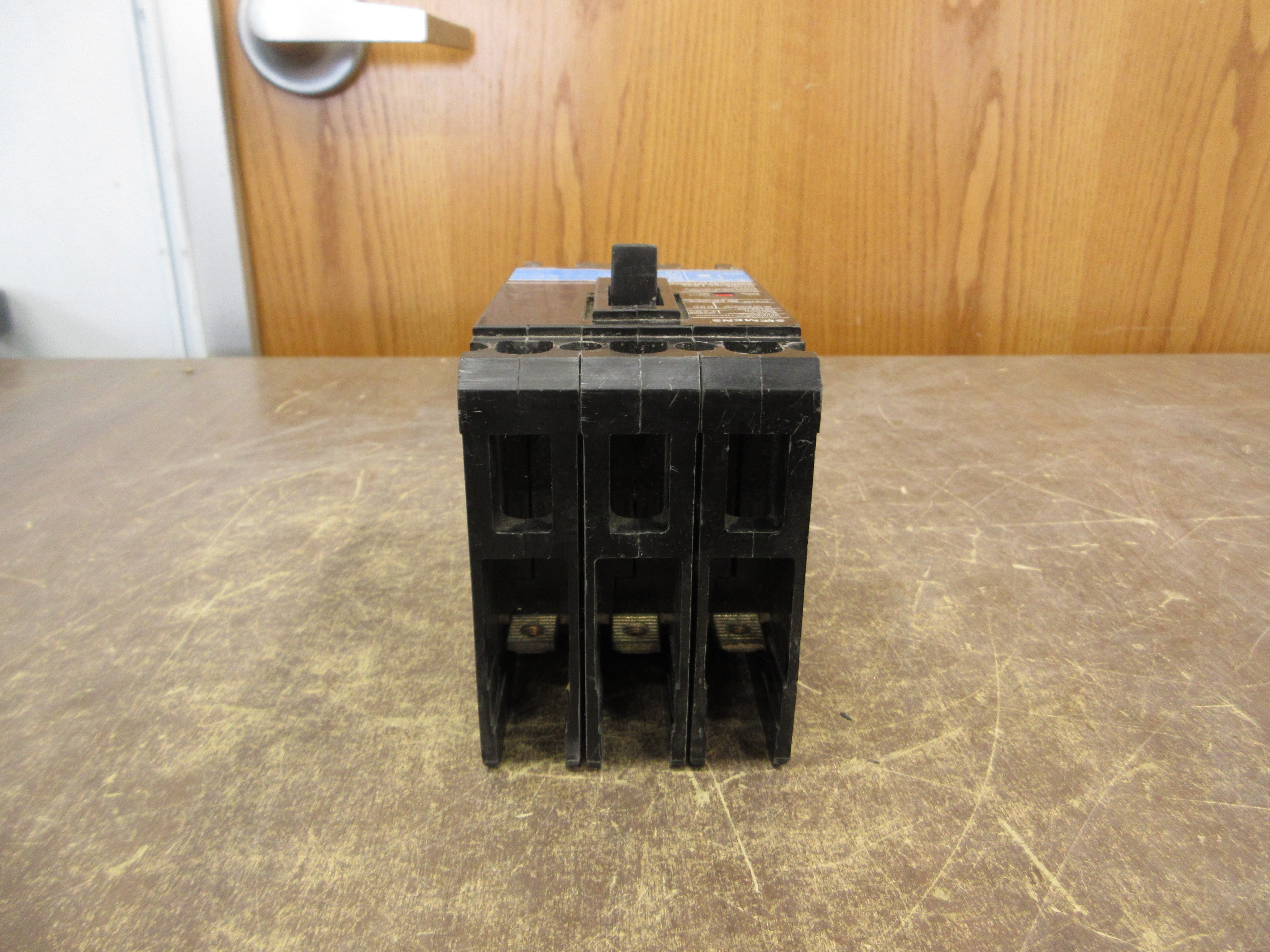 Siemens Sentron Circuit Breaker ED43B125 125A 480V 3P Used