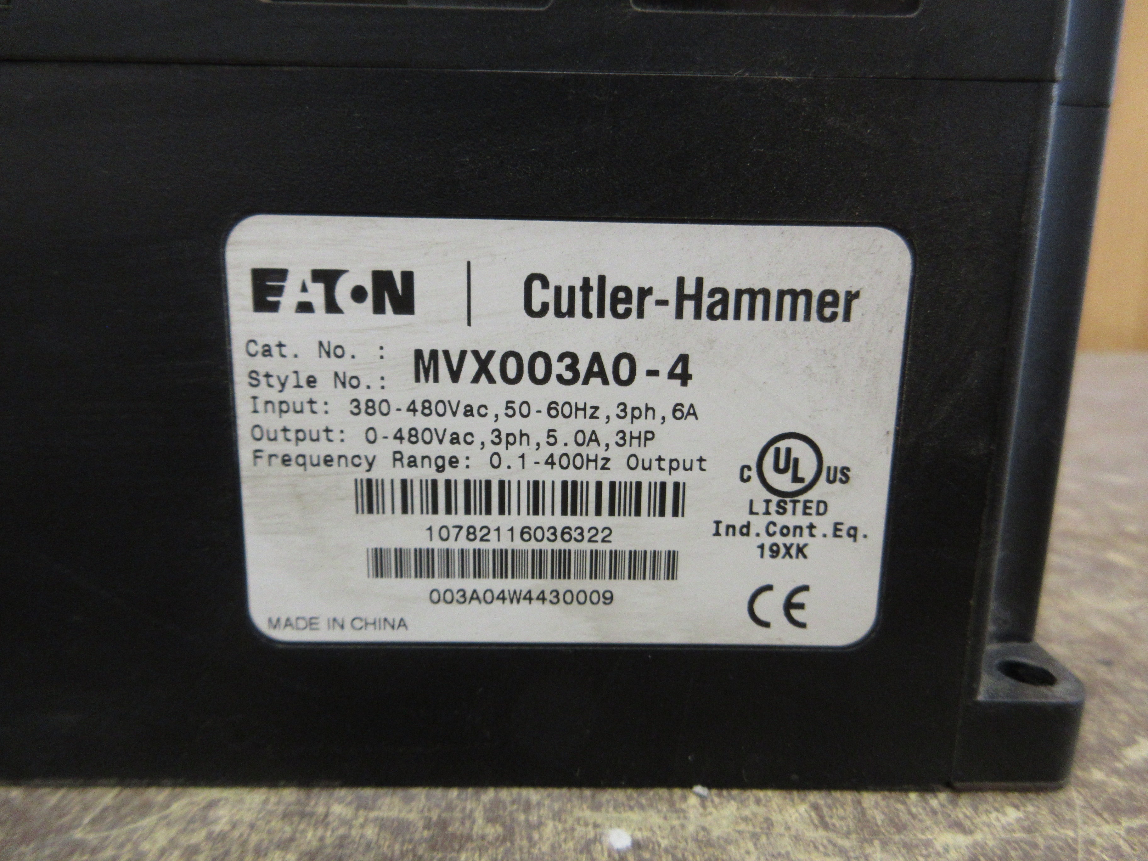 Eaton MVX9000 AC Drive MVX003A0-4 3HP 3Ph w/ Keypad *No Terminal Cover* Used