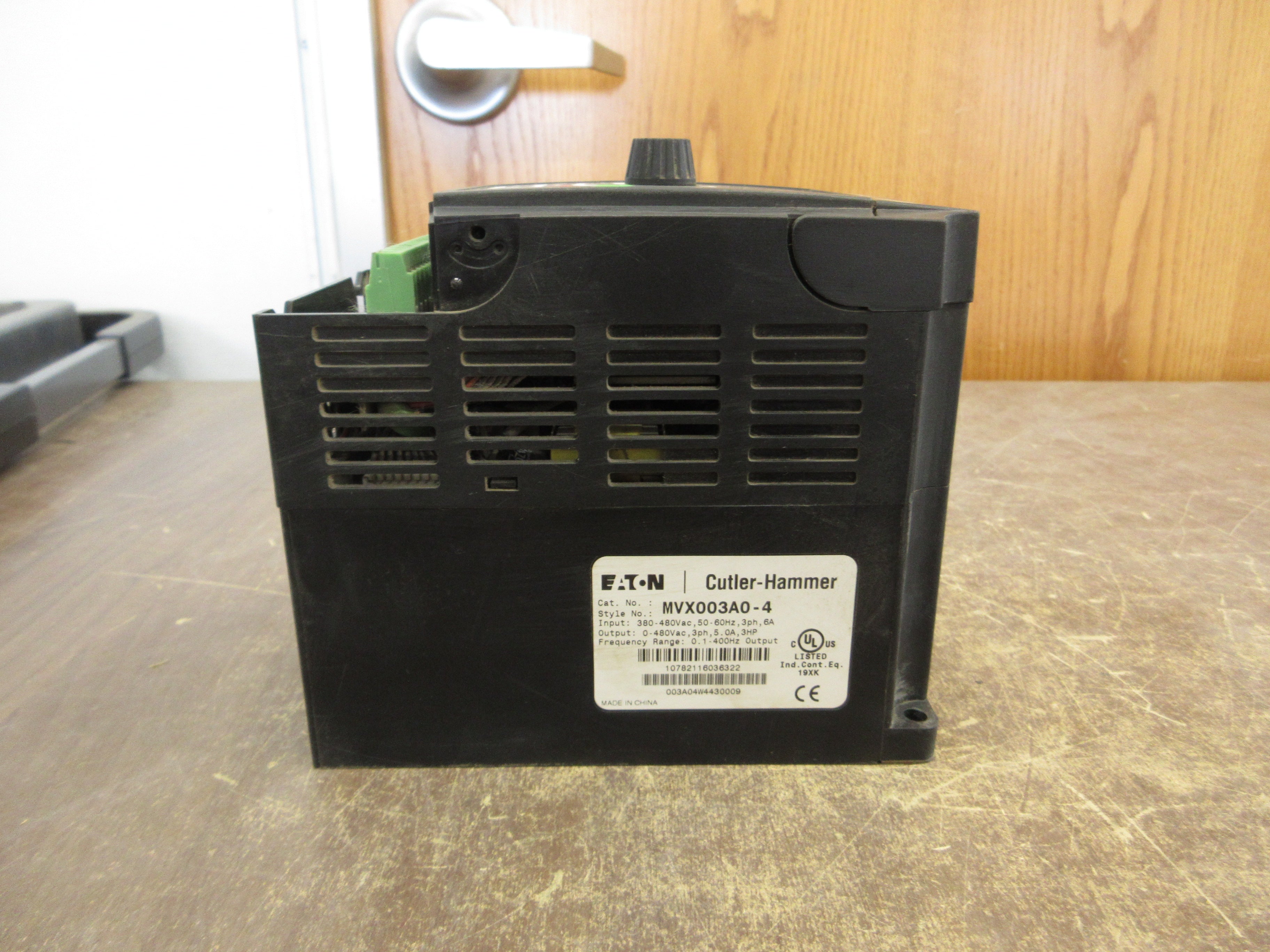 Eaton MVX9000 AC Drive MVX003A0-4 3HP 3Ph w/ Keypad *No Terminal Cover* Used