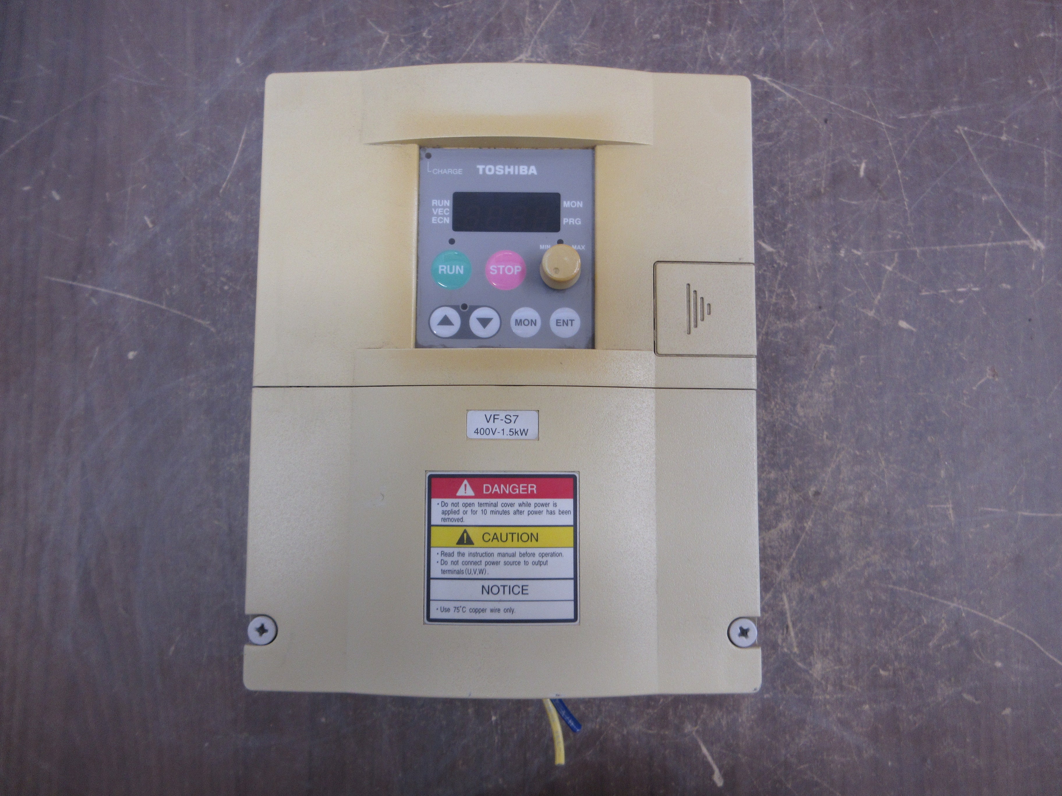 Toshiba AC Drive VFS7-4015UPL 2HP 3Ph Input: 380-460V 50/60Hz Used