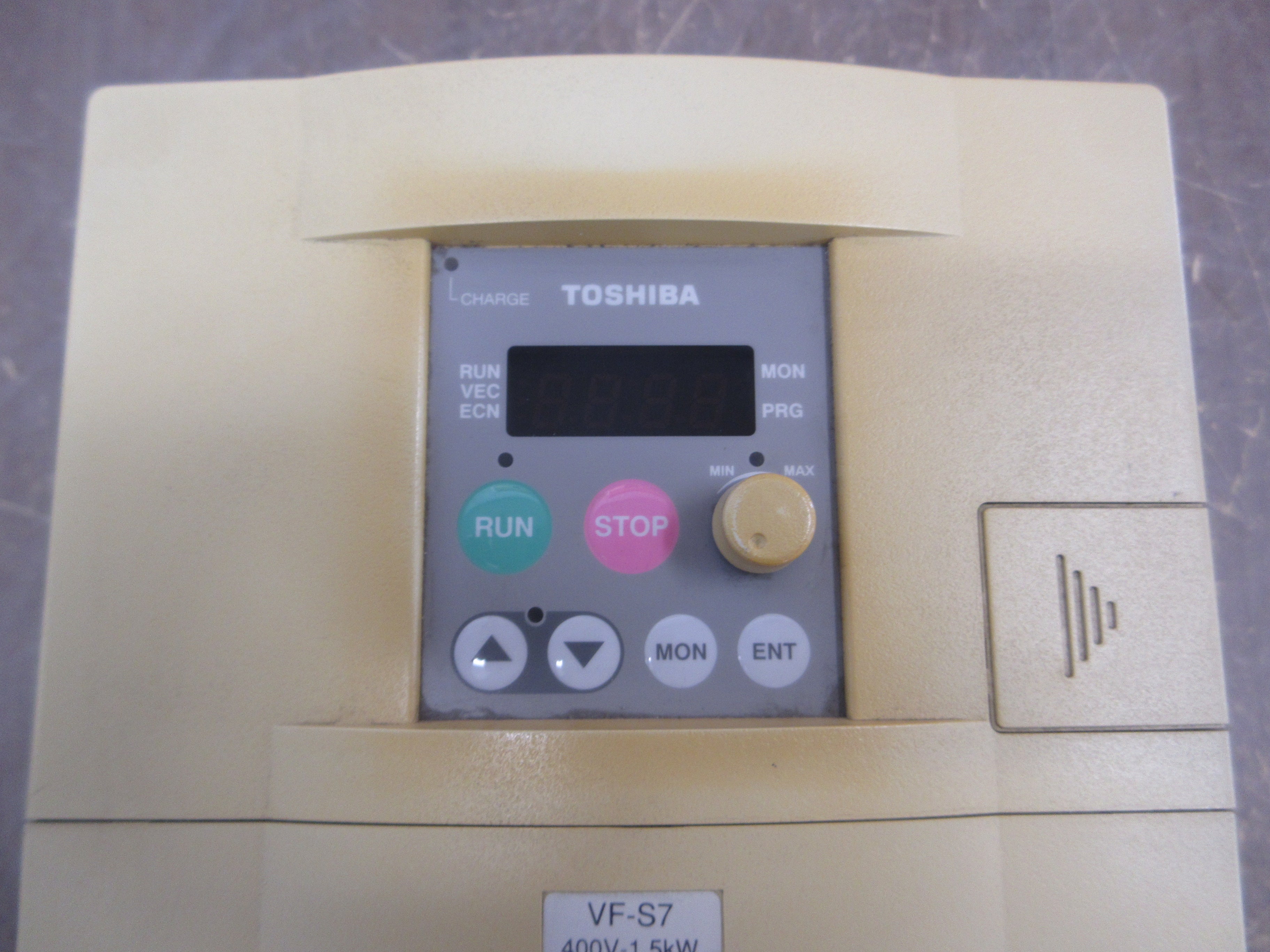 Toshiba AC Drive VFS7-4015UPL 2HP 3Ph Input: 380-460V 50/60Hz Used