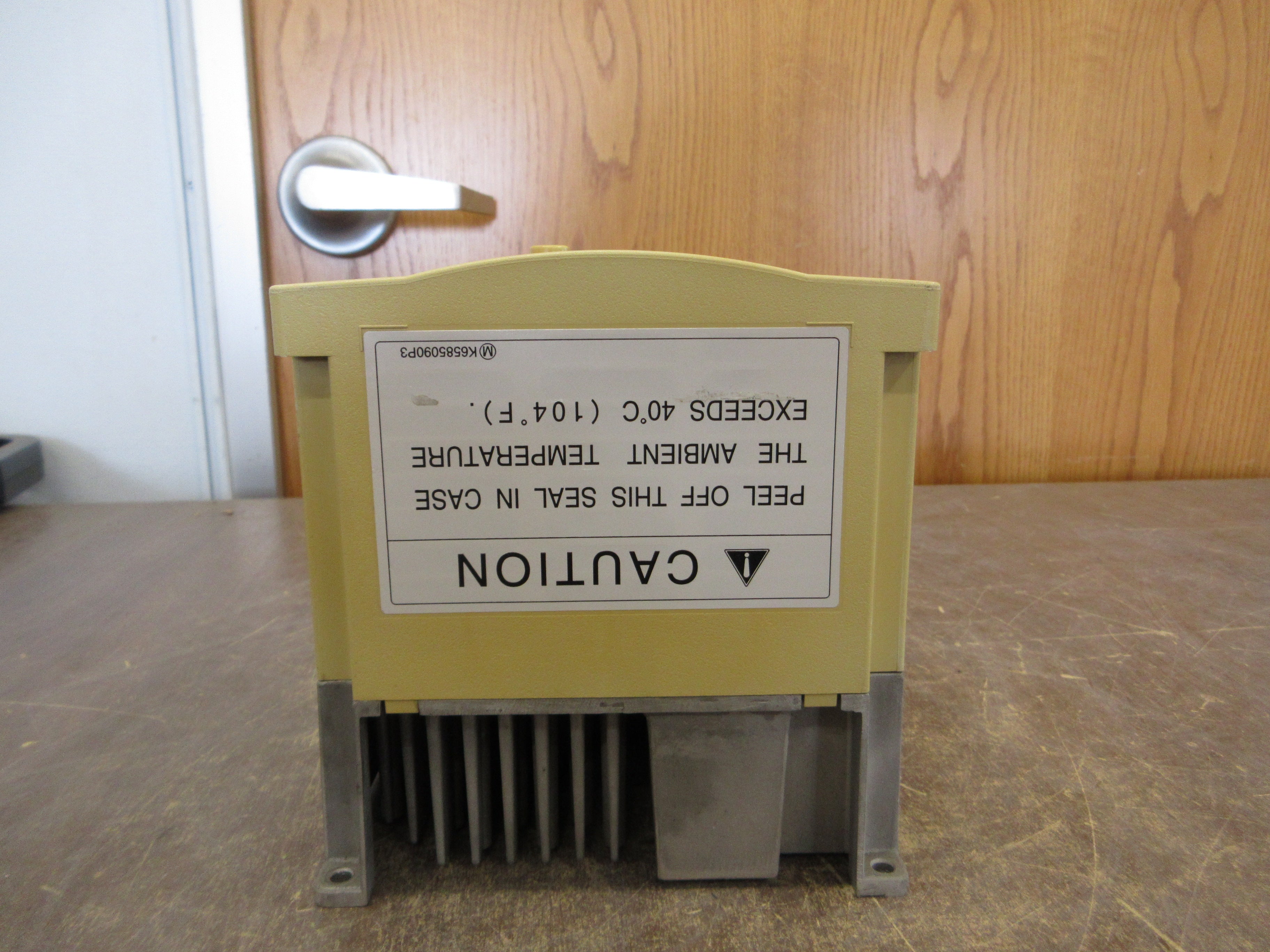 Toshiba AC Drive VFS7-4015UPL 2HP 3Ph Input: 380-460V 50/60Hz Used
