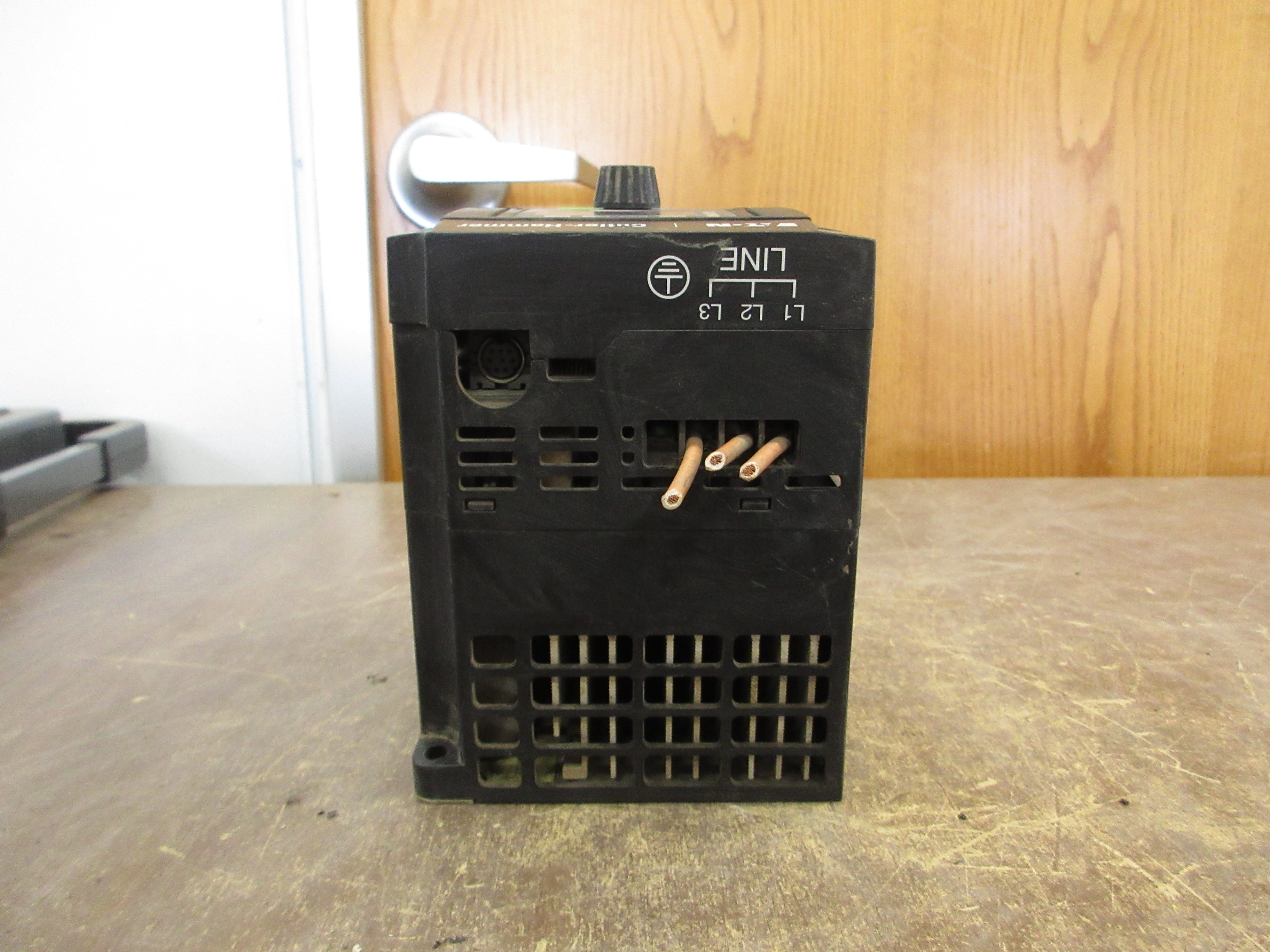 Eaton MVX9000 AC Drive MVX003A0-4 3HP 3Ph w/ Keypad *(1) Broken Mount* Used