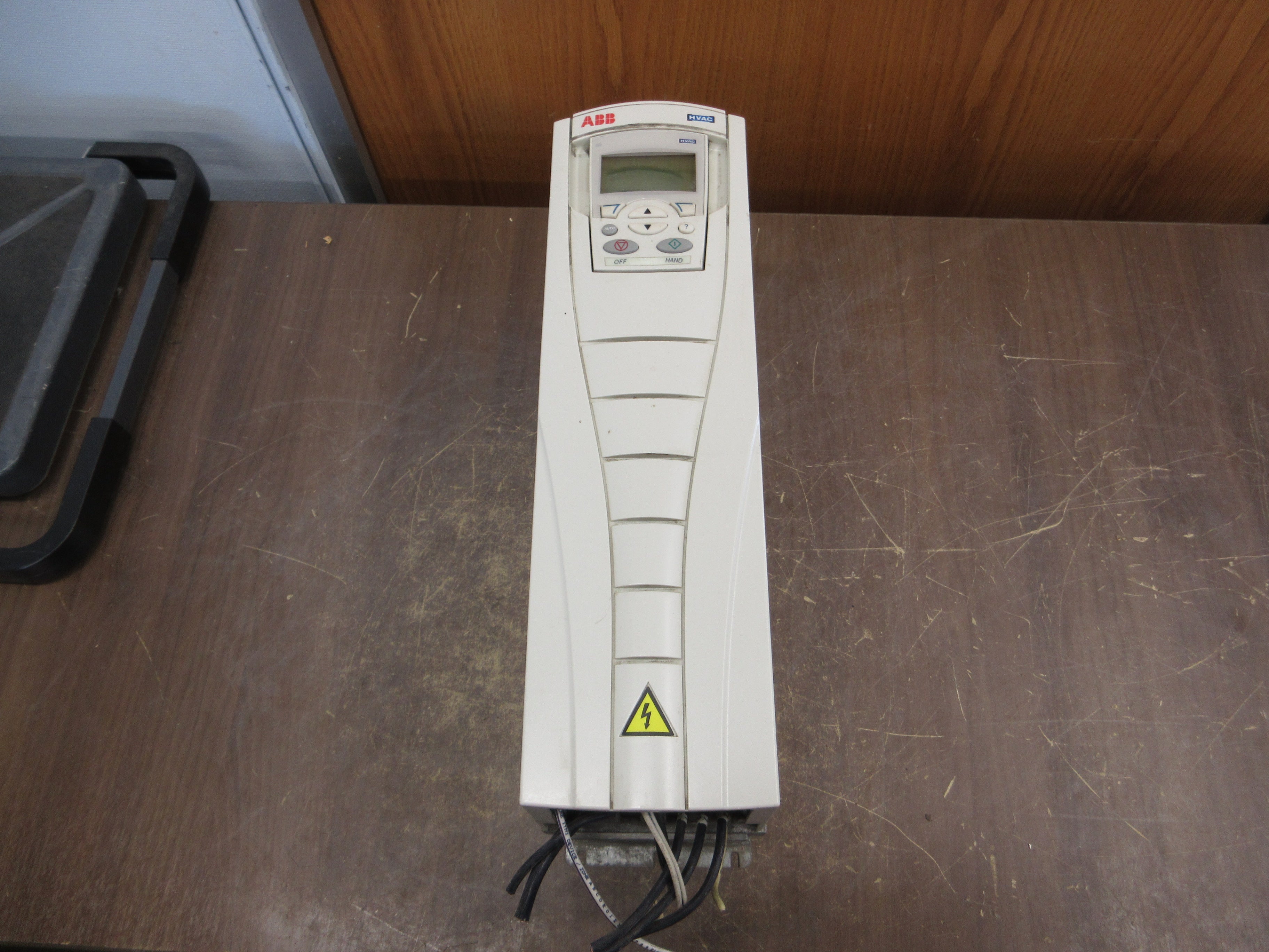ABB ACH550 AC Drive ACH550-UH-023A-4 15HP 3Ph w/ Keypad Used
