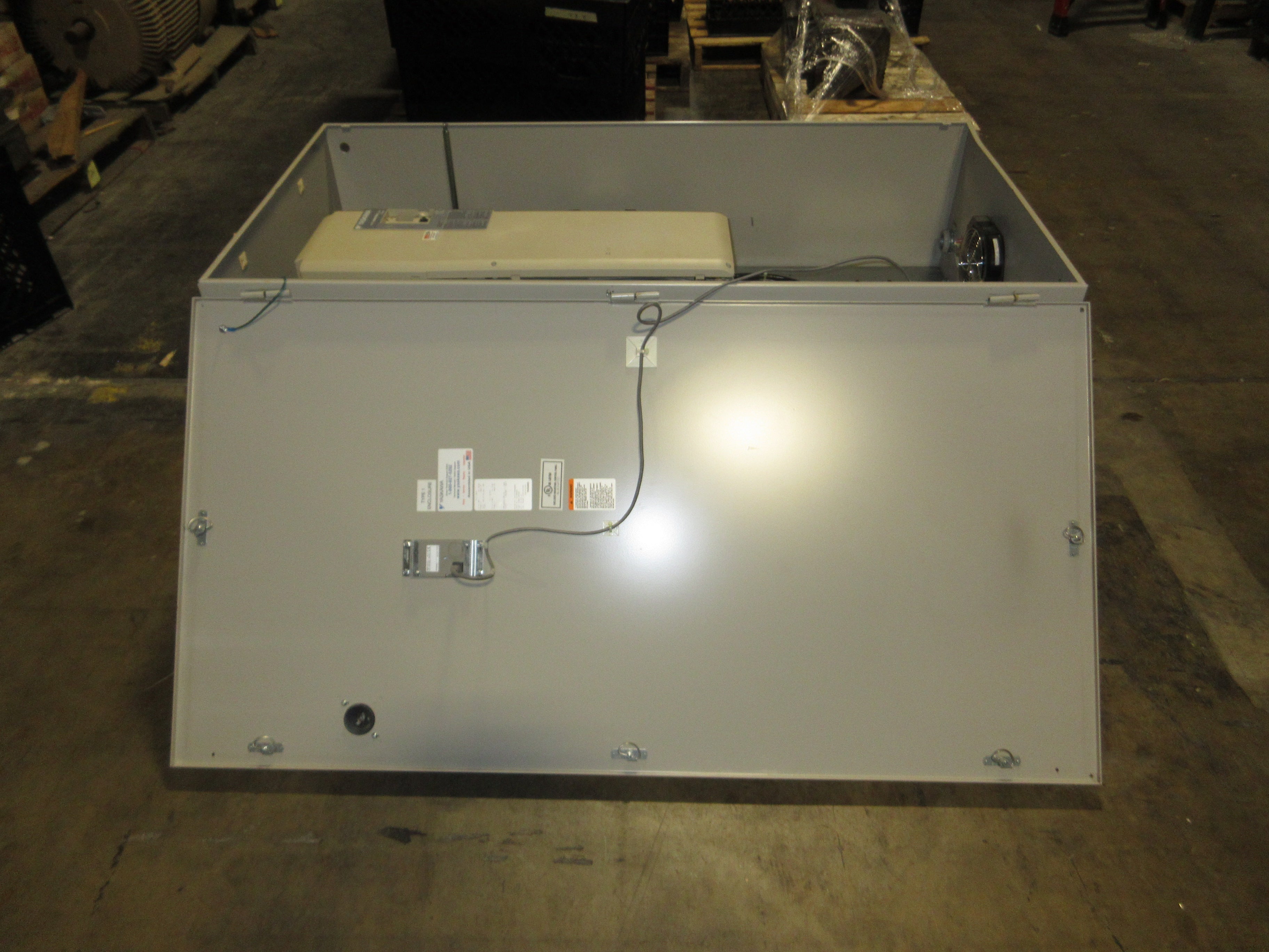 Yaskawa Z1000U AC Drive w/ Bypass Z1D1B096PN 75HP 3Ph Used