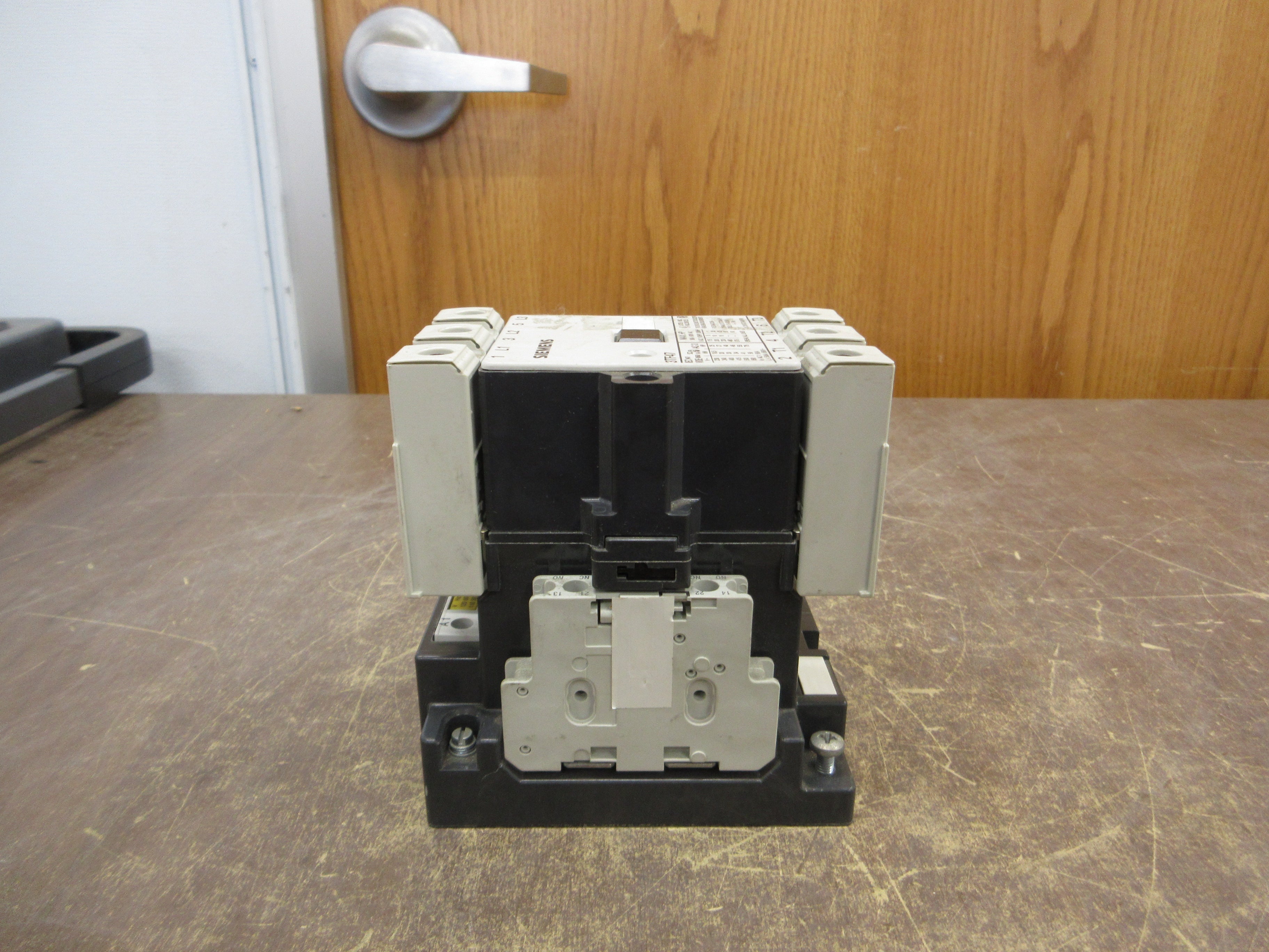 Siemens Contactor 3TF47 120V Coil 80A 600V Used